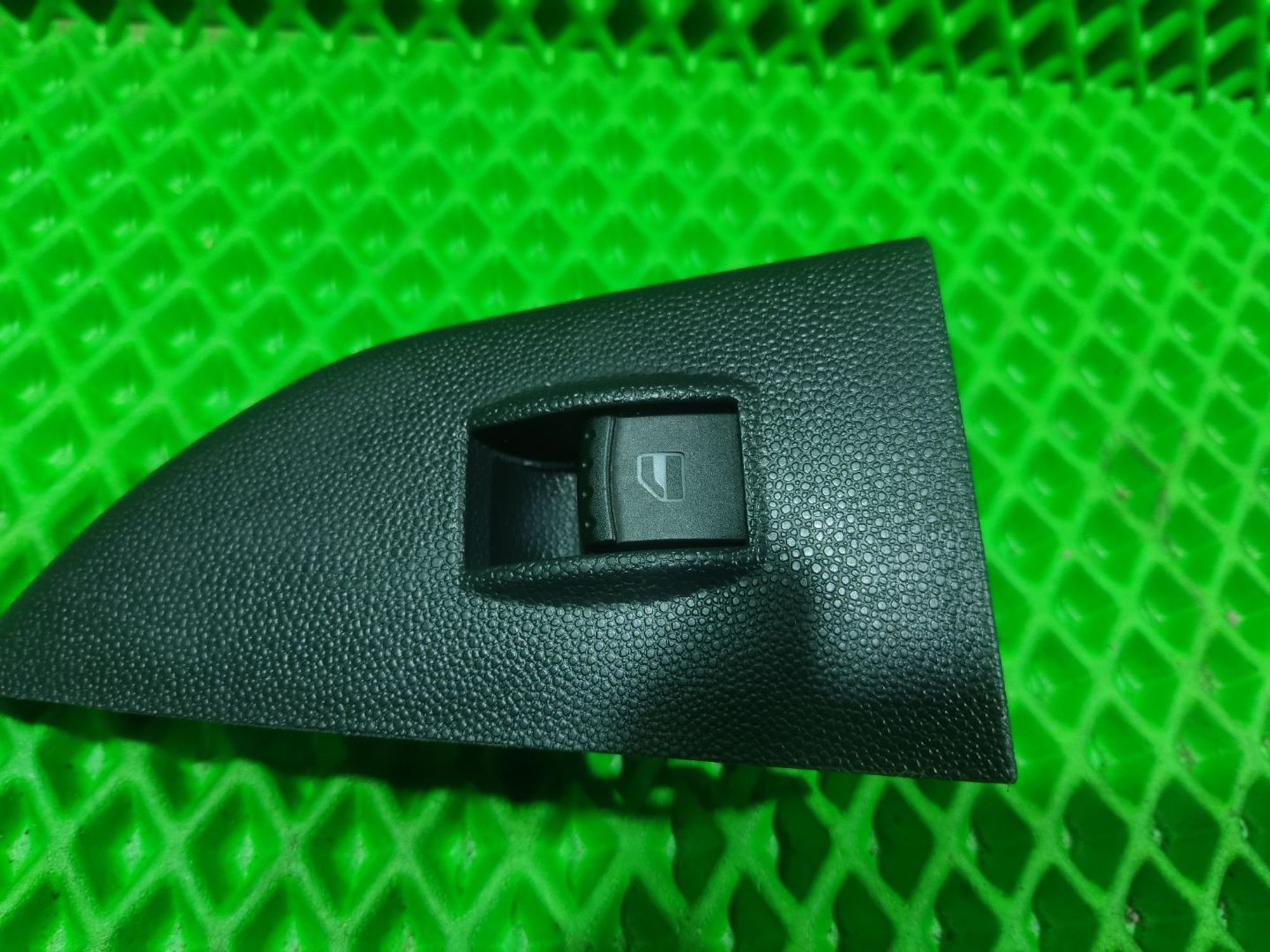 Кнопка стеклоподъемника задняя левая Skoda Fabia I, 1300 рублей, Тамбов