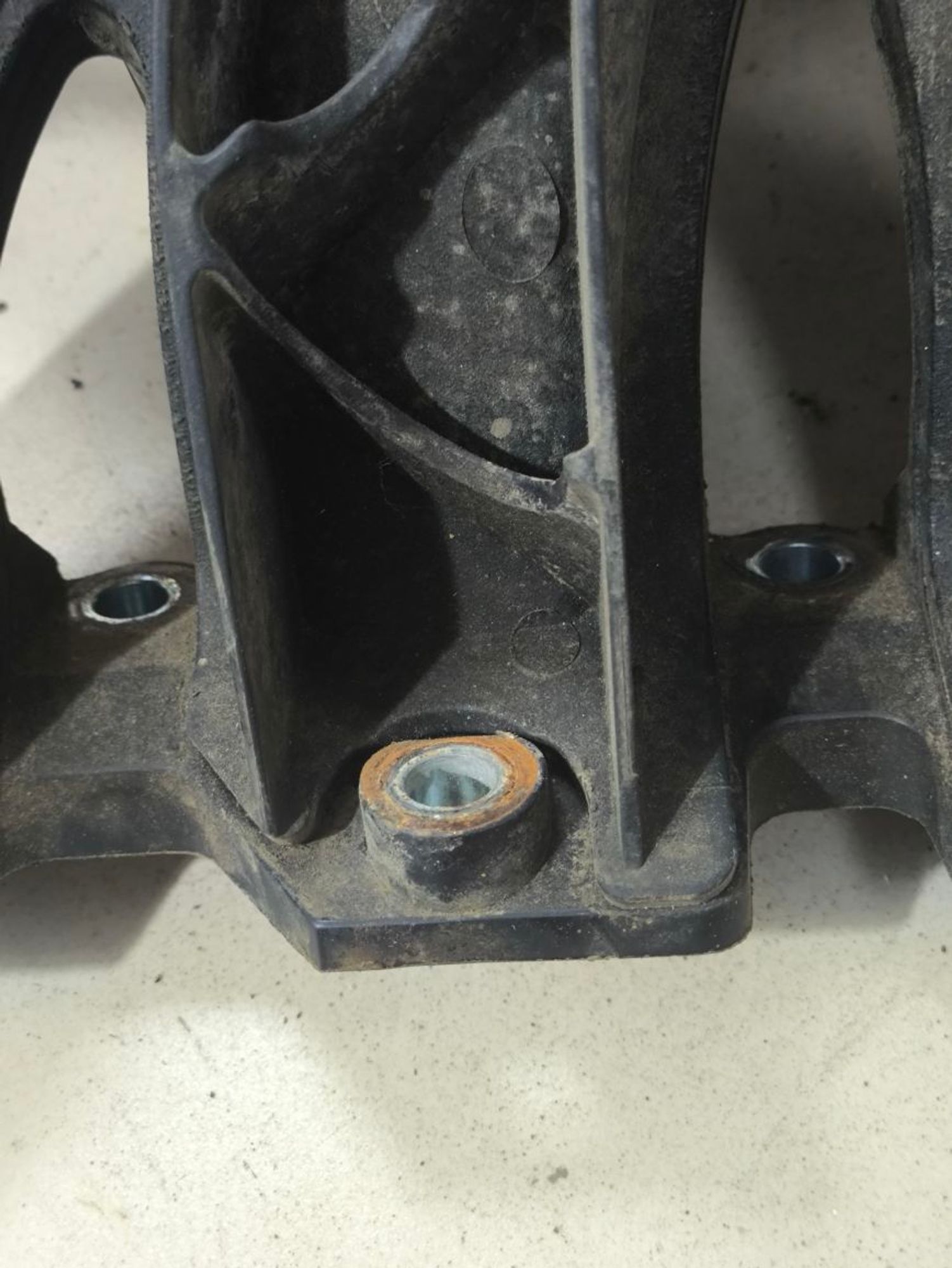 https://ycs.partsauto.market/partsauto-images/thmbs/userImages/a2d258a61cc08549ac0329b7373022c0/part/fe8539a3-48ff-479e-9084-5cb1fa60ebf7_1782139964623.jpg