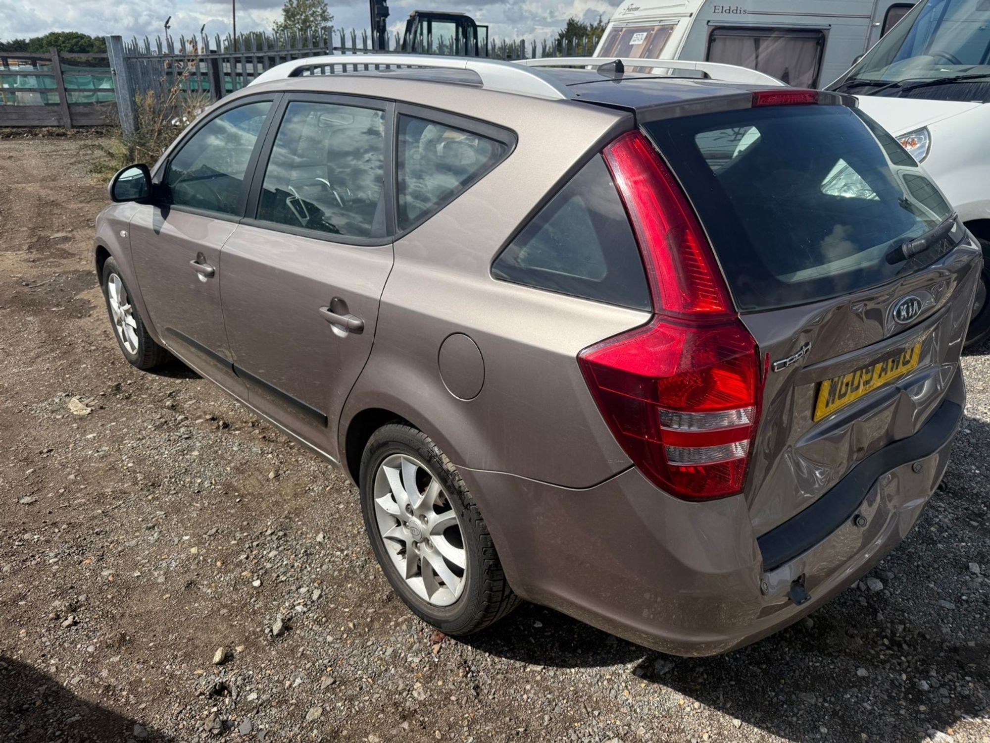 https://ycs.partsauto.market/partsauto-images/thmbs/userImages/a486c87f8955b6e25f9185efee619899/car/8874bdfe-294f-453a-bb64-0132cb7b6817_1776852264464.jpg