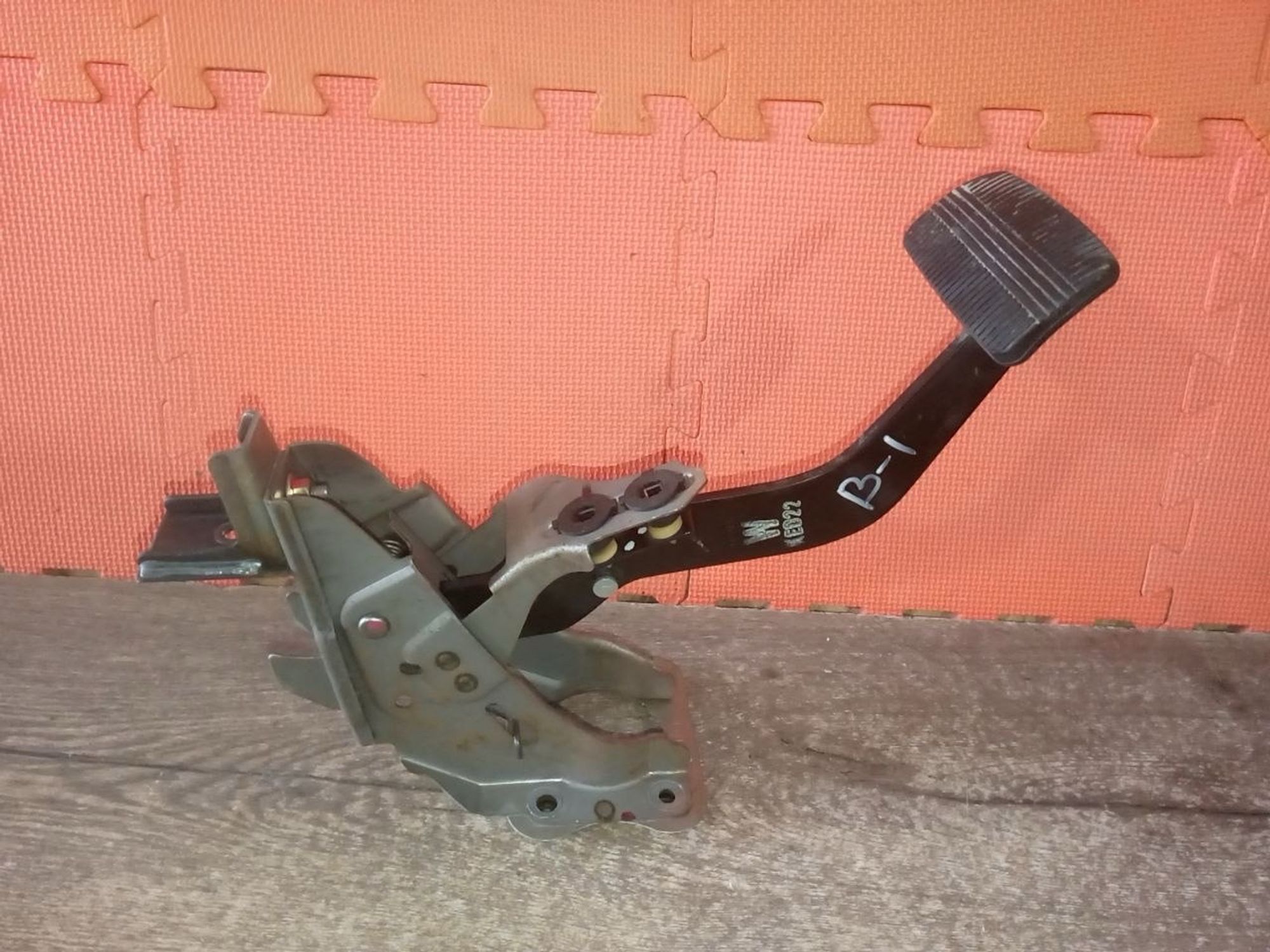 https://ycs.partsauto.market/partsauto-images/thmbs/userImages/a486c87f8955b6e25f9185efee619899/part/02d1efa6-ef69-4212-bff3-c31a48f4c01a_1775855492327.jpg