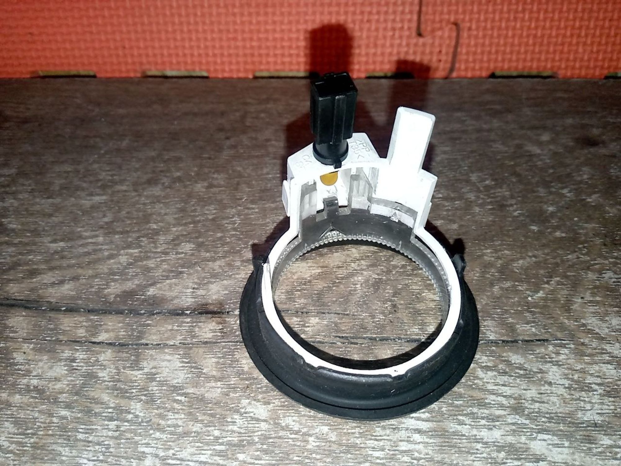 https://ycs.partsauto.market/partsauto-images/thmbs/userImages/a486c87f8955b6e25f9185efee619899/part/049548d0-210d-4877-ab50-8229fa441ad3_1775855042786.jpg