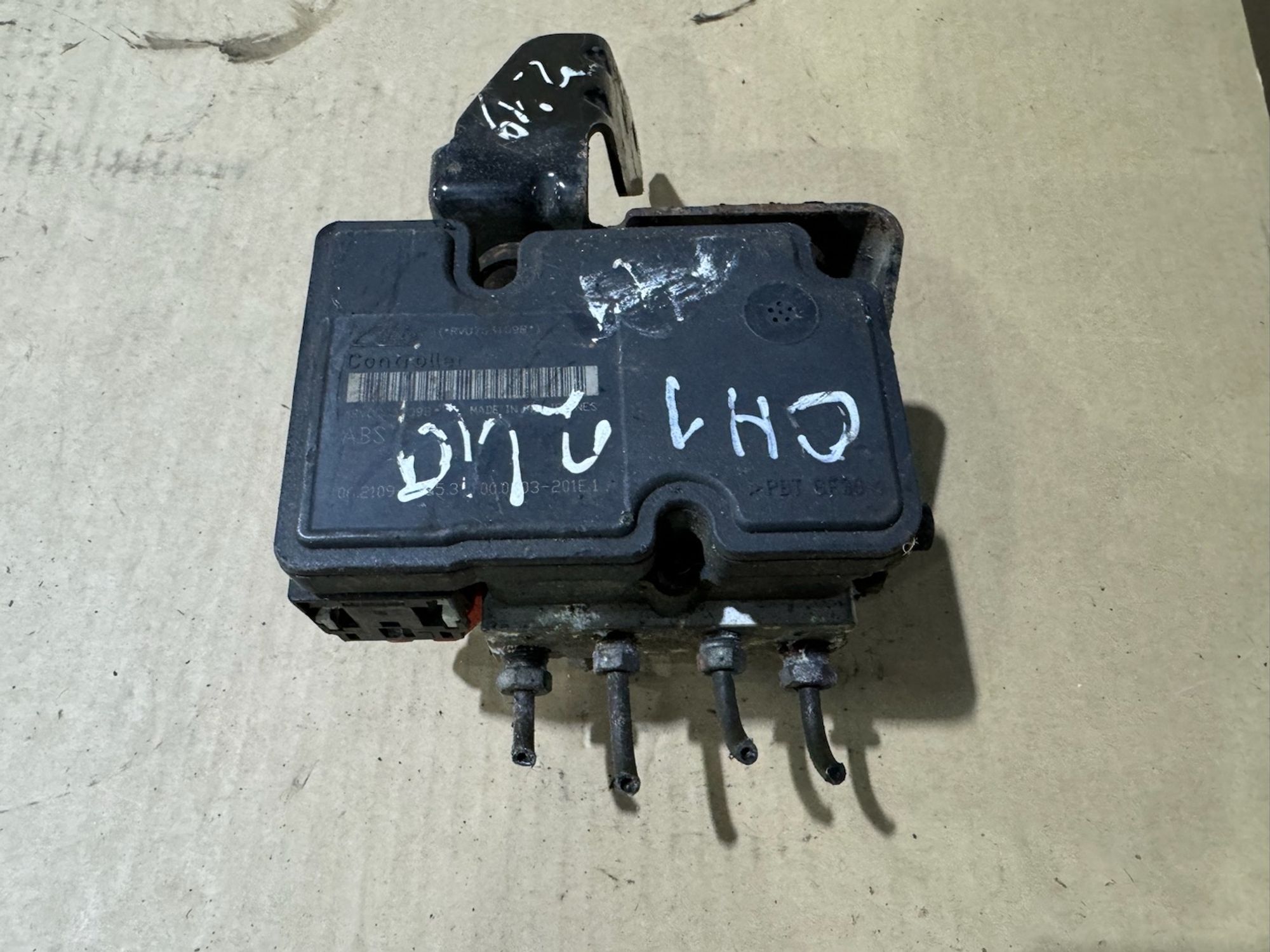 https://ycs.partsauto.market/partsauto-images/thmbs/userImages/a486c87f8955b6e25f9185efee619899/part/071eedaa-d726-434f-a89e-3c2575e0c80c_1775854325532.jpg