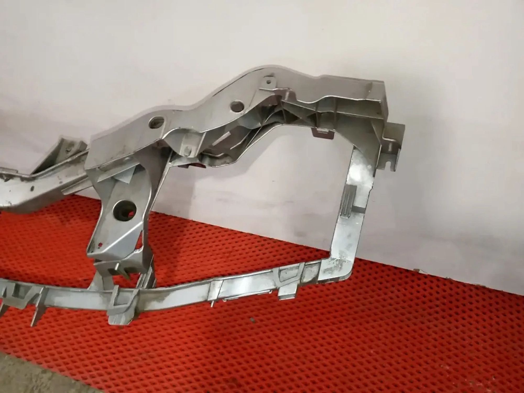 https://ycs.partsauto.market/partsauto-images/thmbs/userImages/a486c87f8955b6e25f9185efee619899/part/0bce5e28-0a82-47ee-834a-606ab19c0958_1778653151426.jpg