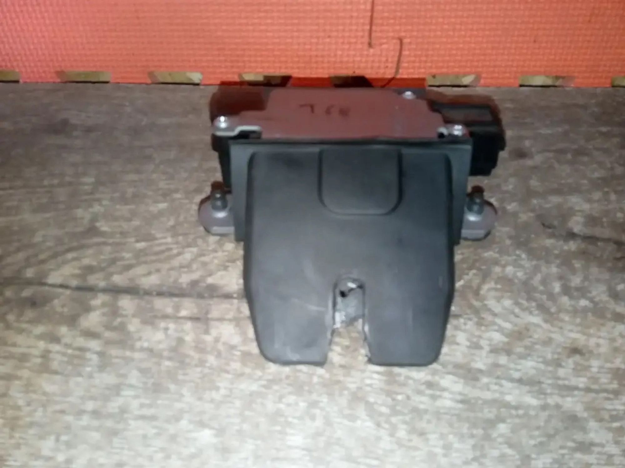 https://ycs.partsauto.market/partsauto-images/thmbs/userImages/a486c87f8955b6e25f9185efee619899/part/0e932d6f-084c-4338-8804-d9a4ed6c4201_1778052906791.jpg