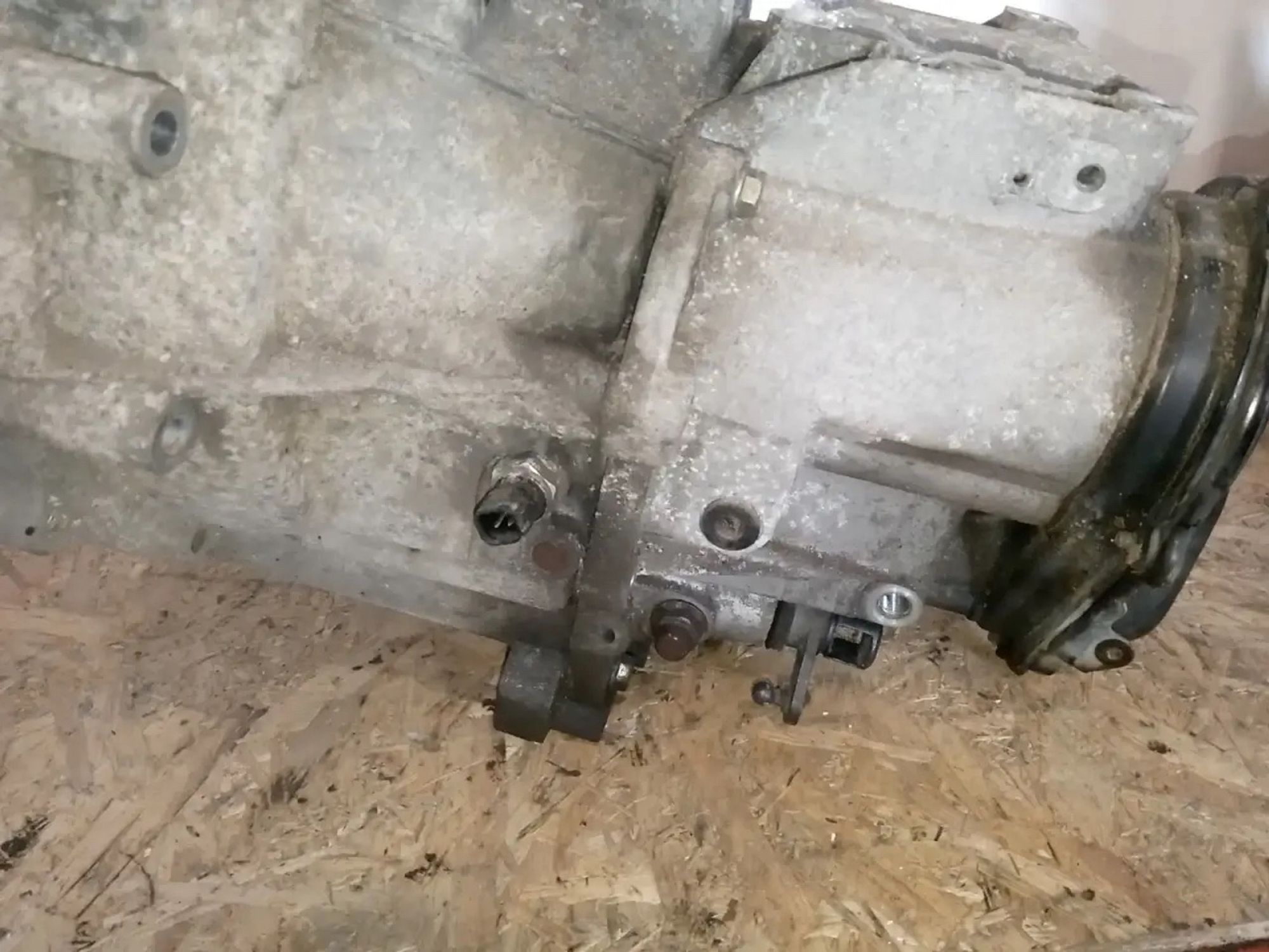 https://ycs.partsauto.market/partsauto-images/thmbs/userImages/a486c87f8955b6e25f9185efee619899/part/0f2307be-e78a-4fb3-92eb-eb003d9f516c_1779793186028.jpg