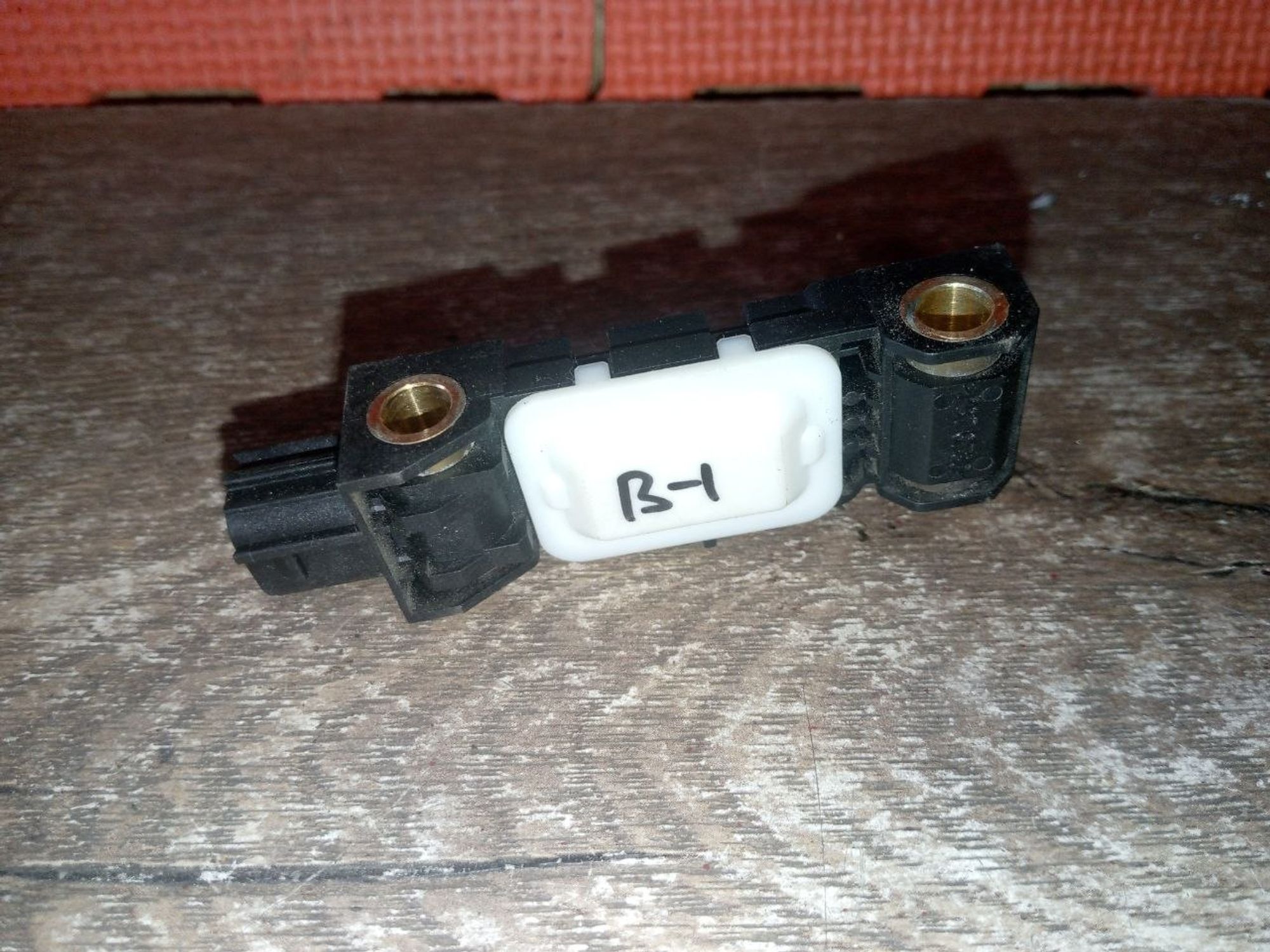 https://ycs.partsauto.market/partsauto-images/thmbs/userImages/a486c87f8955b6e25f9185efee619899/part/12d9745f-189e-495b-a8b3-0e06ee5c929d_1775855057799.jpg