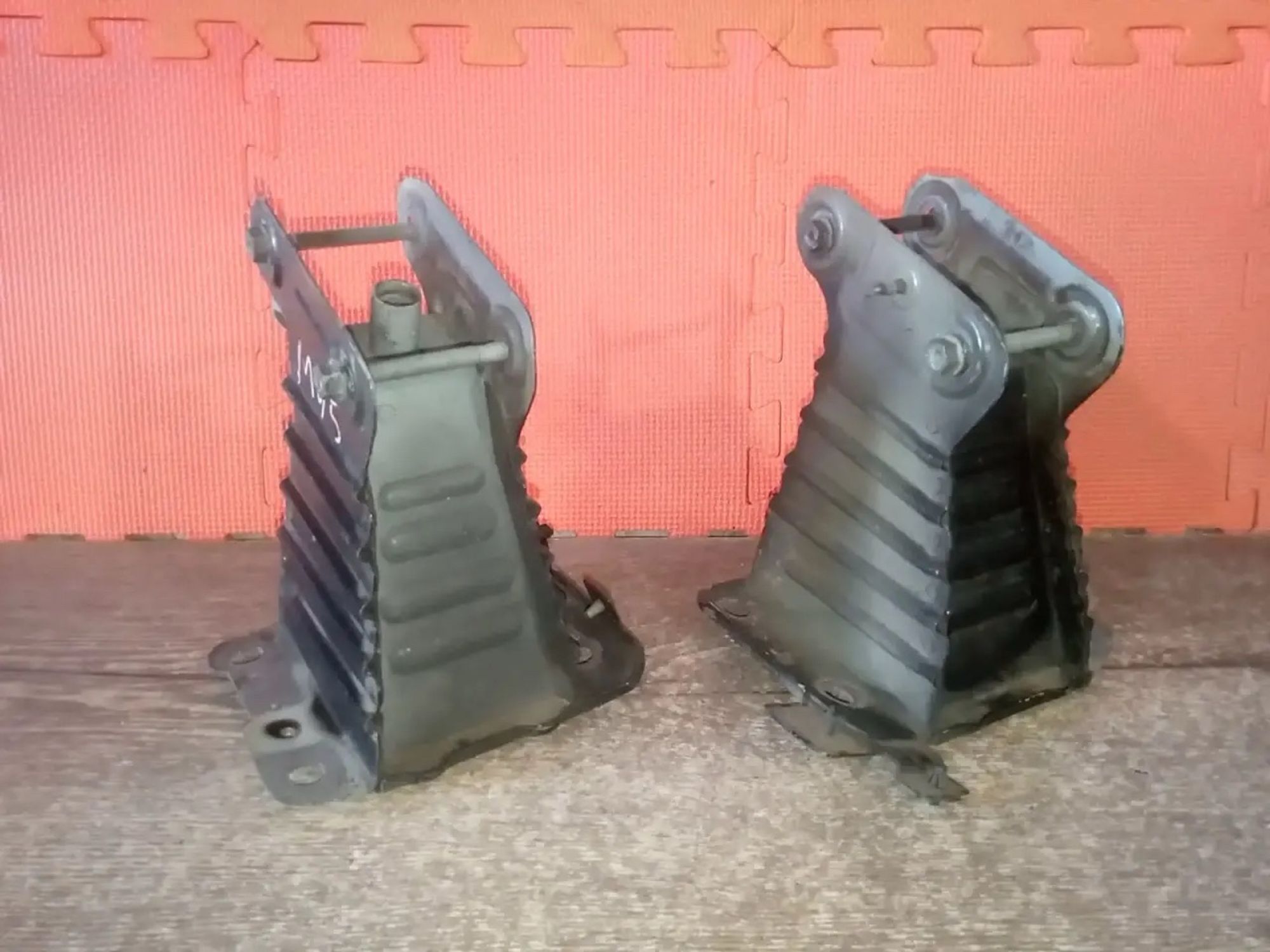 https://ycs.partsauto.market/partsauto-images/thmbs/userImages/a486c87f8955b6e25f9185efee619899/part/13661a37-2810-4bbb-9e5f-44039c27b924_1775855459328.jpg