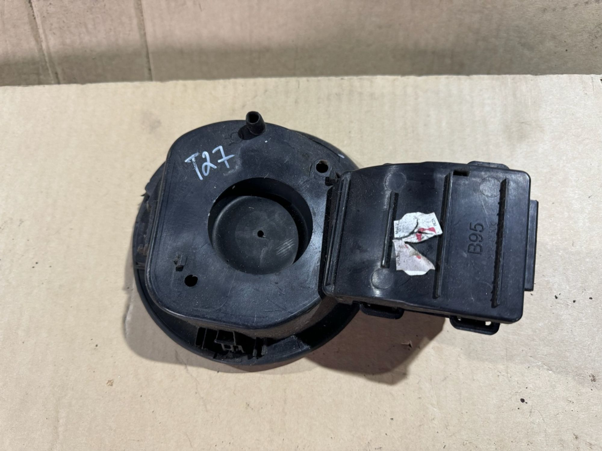 https://ycs.partsauto.market/partsauto-images/thmbs/userImages/a486c87f8955b6e25f9185efee619899/part/13c049a0-0ea7-4e80-961a-c65c091bba3c_1776852123600.jpg
