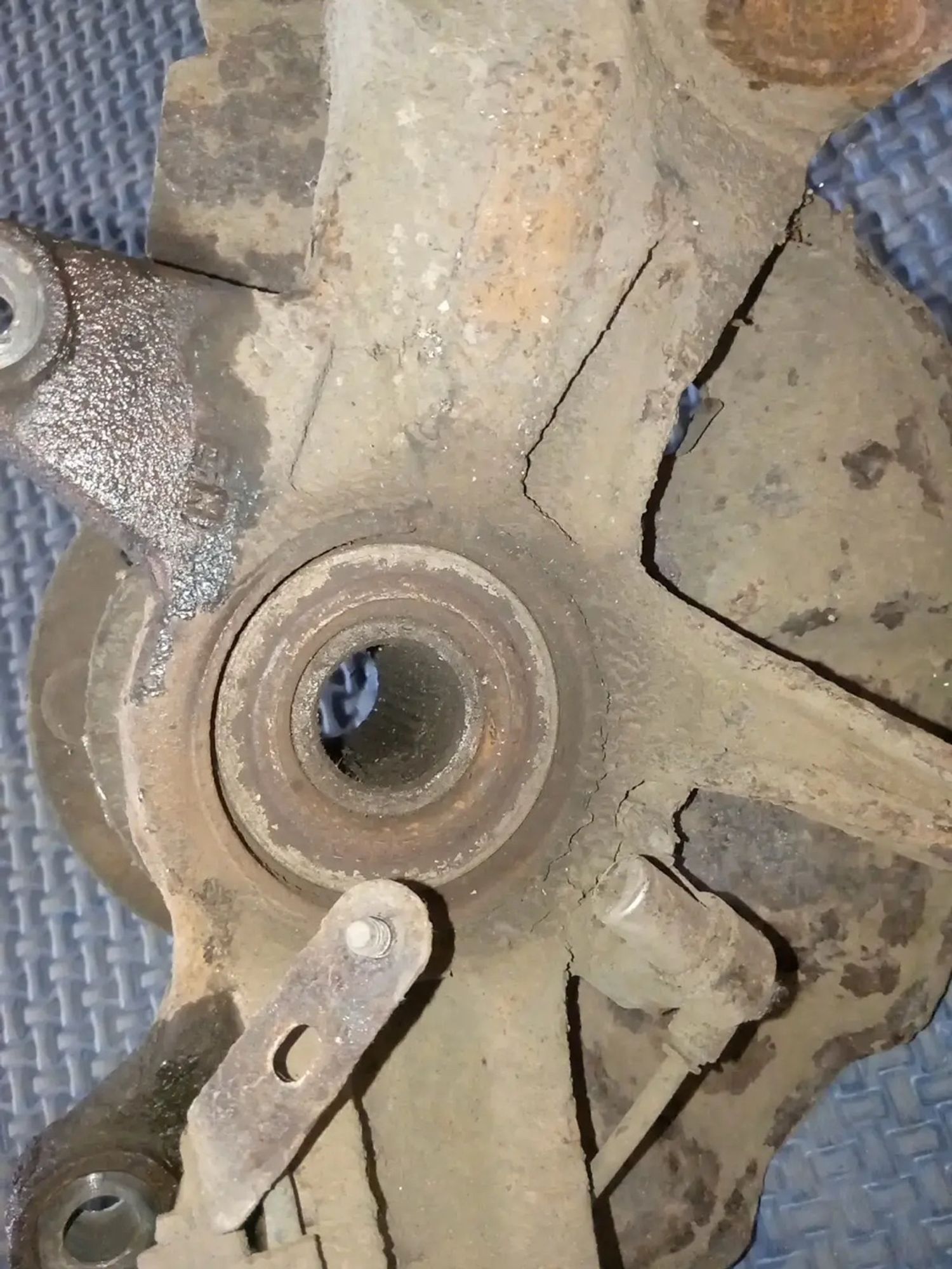 https://ycs.partsauto.market/partsauto-images/thmbs/userImages/a486c87f8955b6e25f9185efee619899/part/1424bc9c-55b9-4b20-a5ed-ba765f98d8a5_1783515284827.jpg