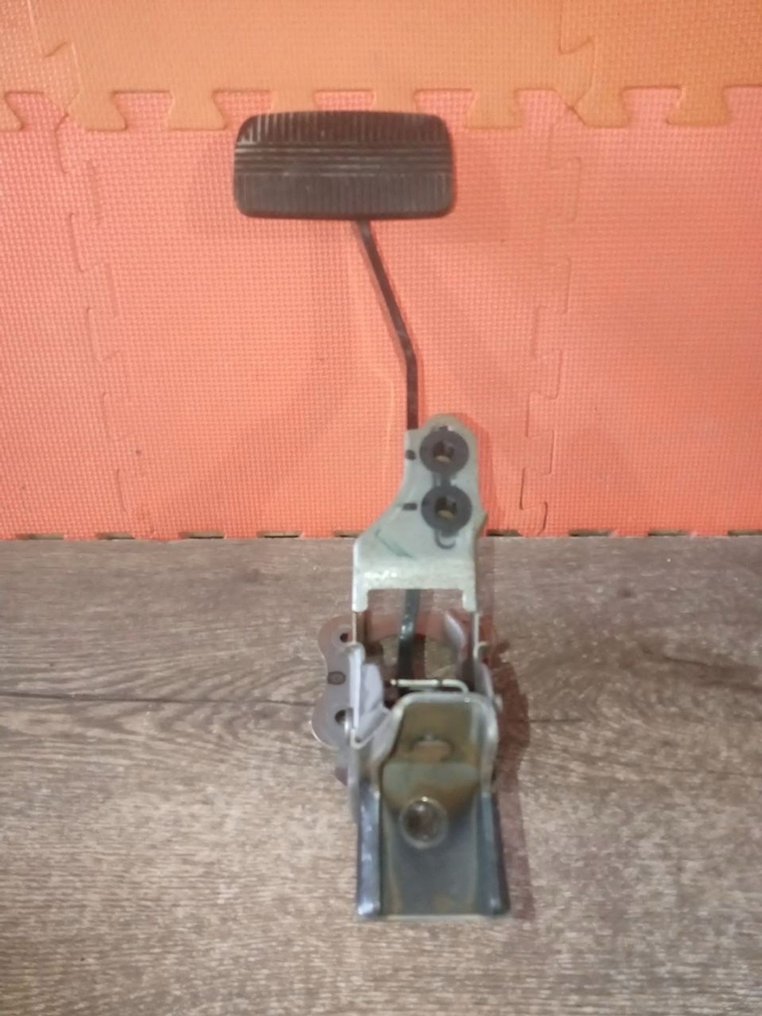 https://ycs.partsauto.market/partsauto-images/thmbs/userImages/a486c87f8955b6e25f9185efee619899/part/14c32d1c-95c4-4c0c-8dce-67df2aba989d_1775855494022.jpg
