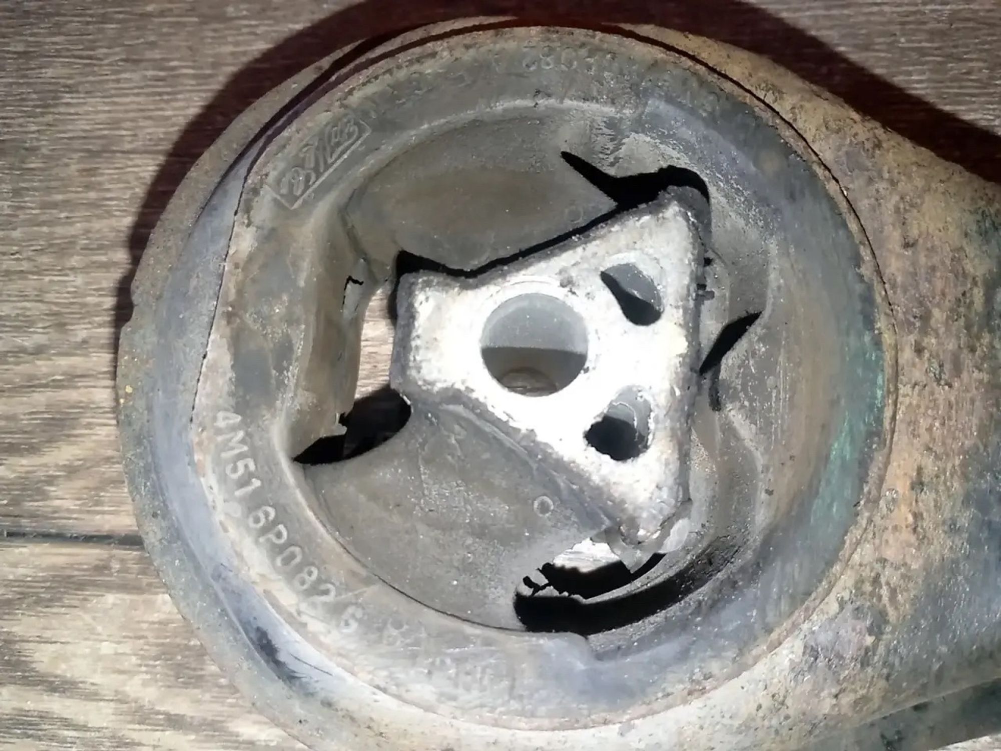 https://ycs.partsauto.market/partsauto-images/thmbs/userImages/a486c87f8955b6e25f9185efee619899/part/161cbb1b-2a04-4fc9-82c9-32633e0f9f6b_1779793141719.jpg