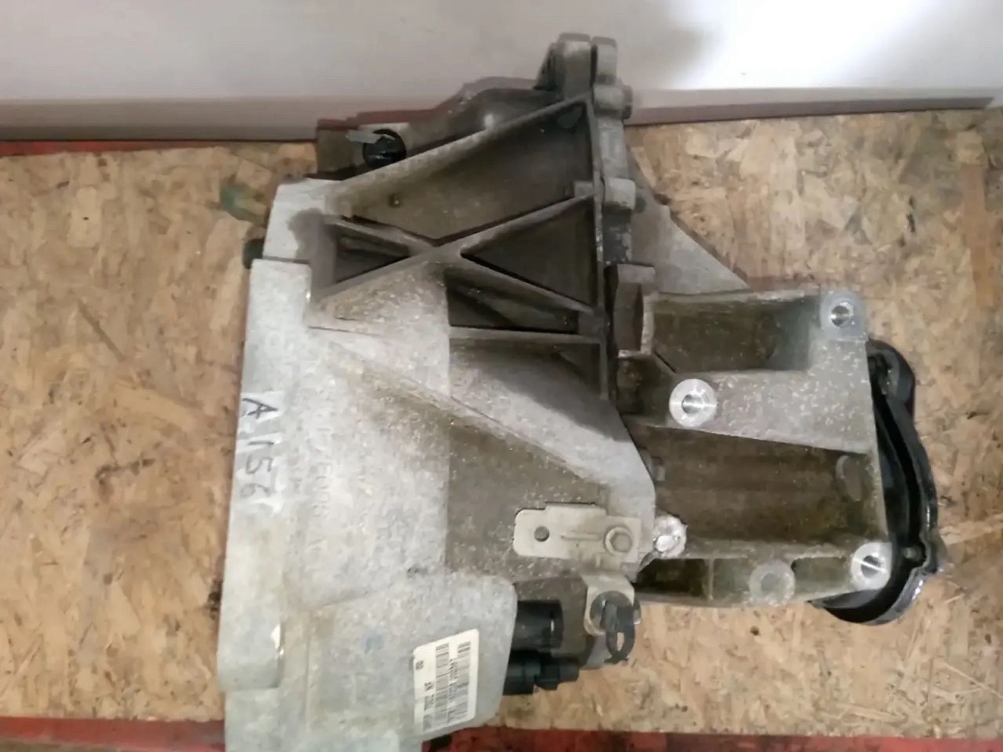https://ycs.partsauto.market/partsauto-images/thmbs/userImages/a486c87f8955b6e25f9185efee619899/part/20f856ac-65f3-4faa-9826-c67e947e3d48_1779793175146.jpg