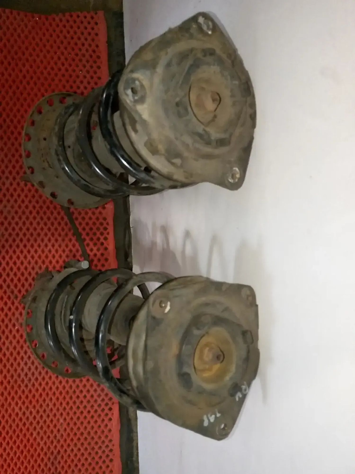 https://ycs.partsauto.market/partsauto-images/thmbs/userImages/a486c87f8955b6e25f9185efee619899/part/2222ede3-1fe2-4174-9e6e-b6ccb51baa72_1786639234477.jpg