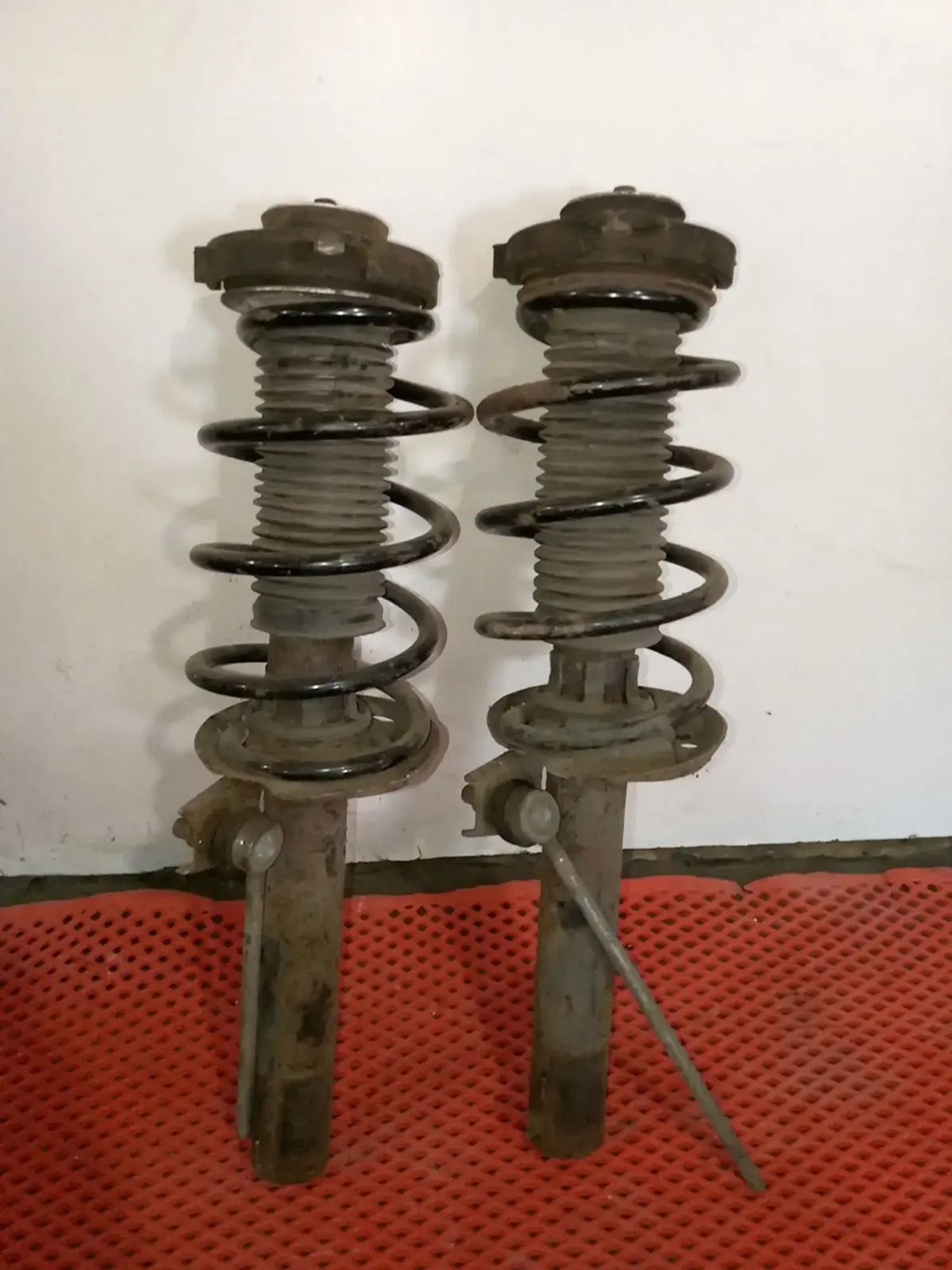https://ycs.partsauto.market/partsauto-images/thmbs/userImages/a486c87f8955b6e25f9185efee619899/part/2284760f-78c8-436f-98f6-2ef4bffa5769_1786638960825.jpg