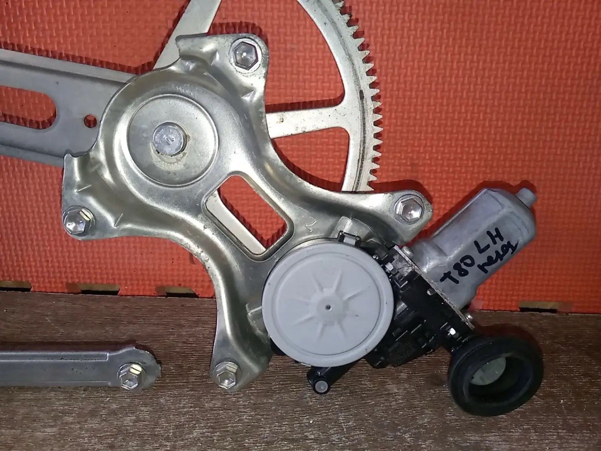 https://ycs.partsauto.market/partsauto-images/thmbs/userImages/a486c87f8955b6e25f9185efee619899/part/2293b04a-1723-48c9-b1fe-b2bc87d83df9_1784967201972.jpg