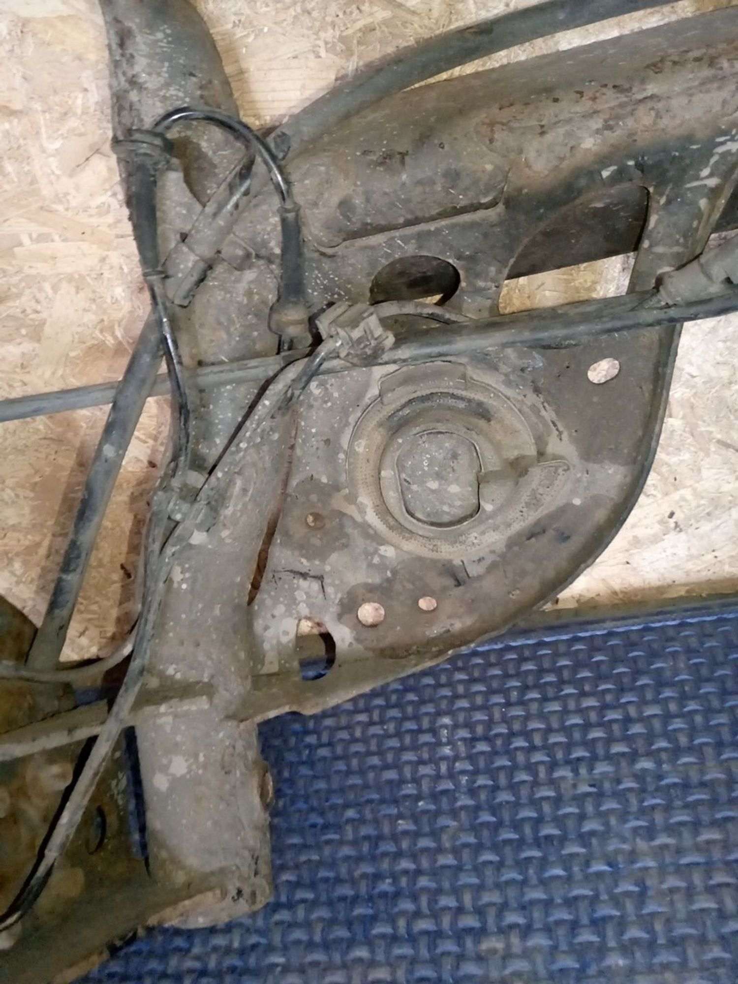 https://ycs.partsauto.market/partsauto-images/thmbs/userImages/a486c87f8955b6e25f9185efee619899/part/24d6b9e3-569f-4740-a82a-c0617b1d70b6_1782456189688.jpg