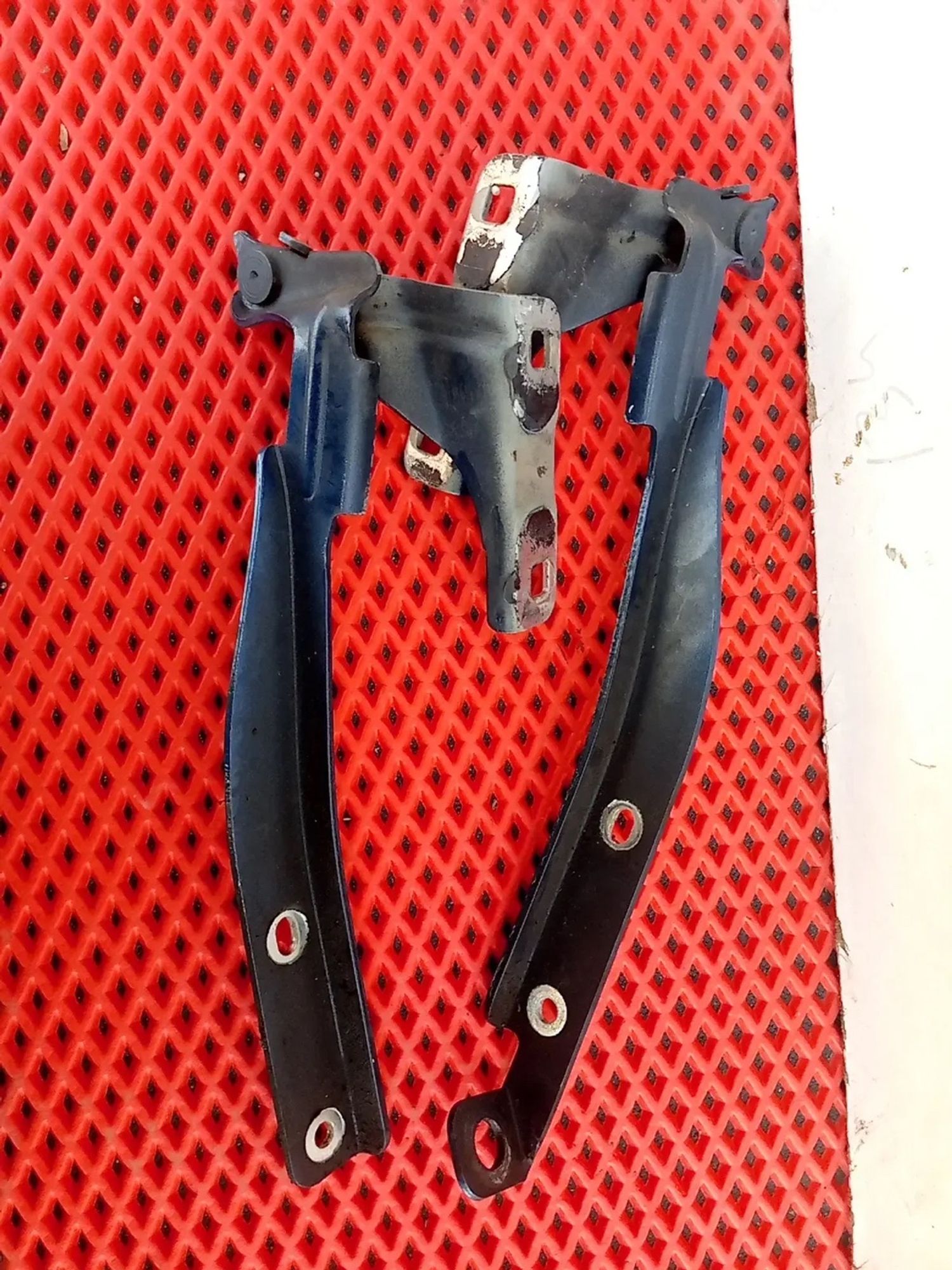 https://ycs.partsauto.market/partsauto-images/thmbs/userImages/a486c87f8955b6e25f9185efee619899/part/294a5b4d-9698-40c5-a204-e0e4da75c667_1778190166434.jpg
