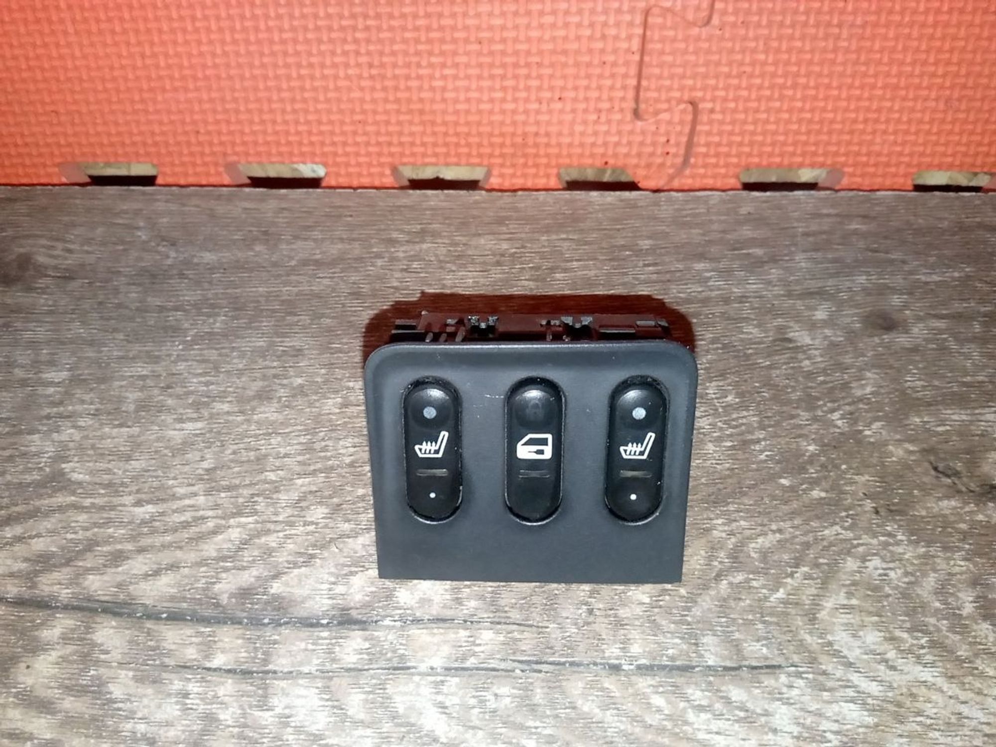https://ycs.partsauto.market/partsauto-images/thmbs/userImages/a486c87f8955b6e25f9185efee619899/part/2b0681e6-9d0f-4d6c-b24e-71f5307452b5_1775856534563.jpg