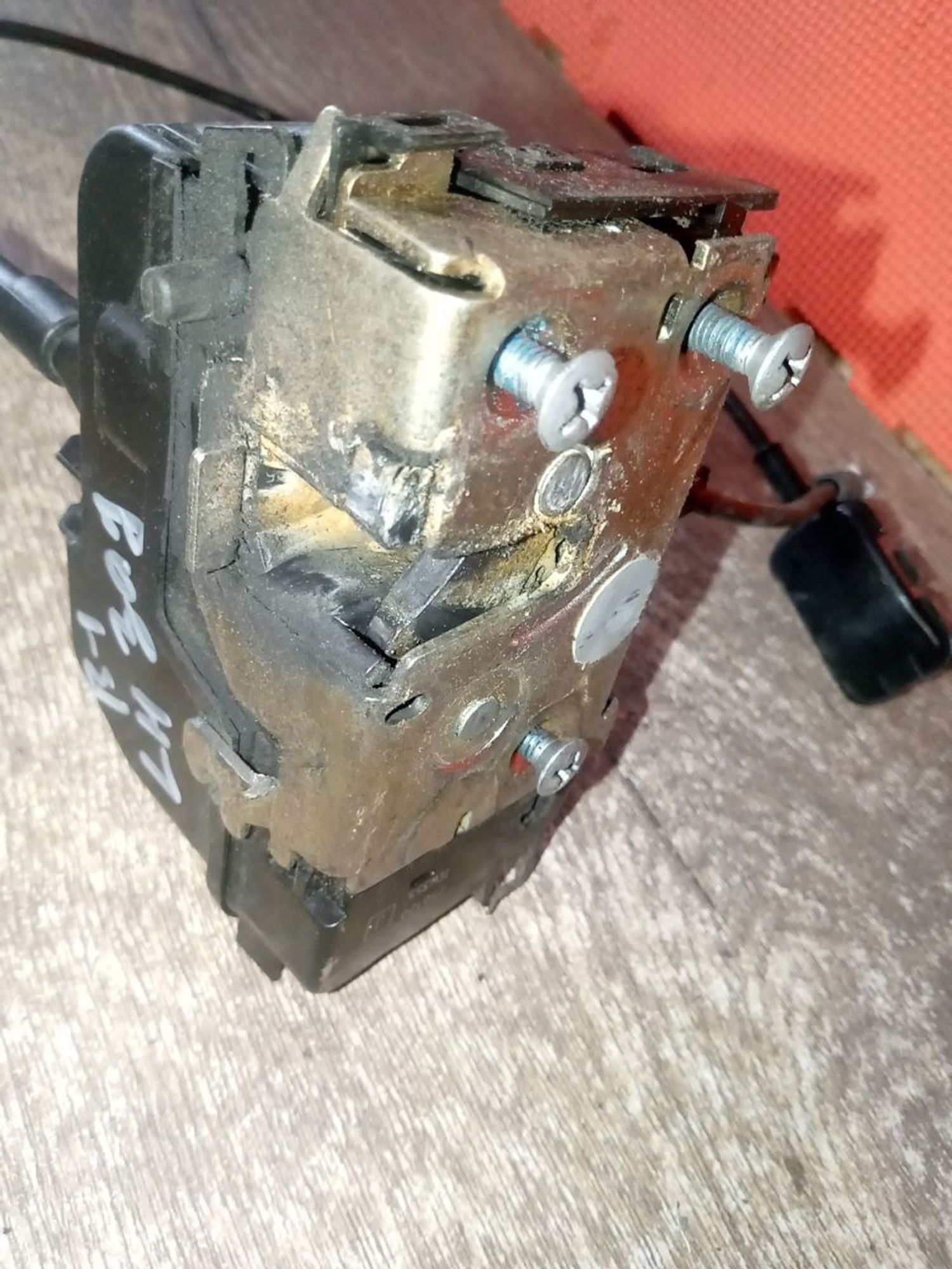 https://ycs.partsauto.market/partsauto-images/thmbs/userImages/a486c87f8955b6e25f9185efee619899/part/32e08af0-5da6-4ade-a41e-5a791c8a106d_1775856522092.jpg