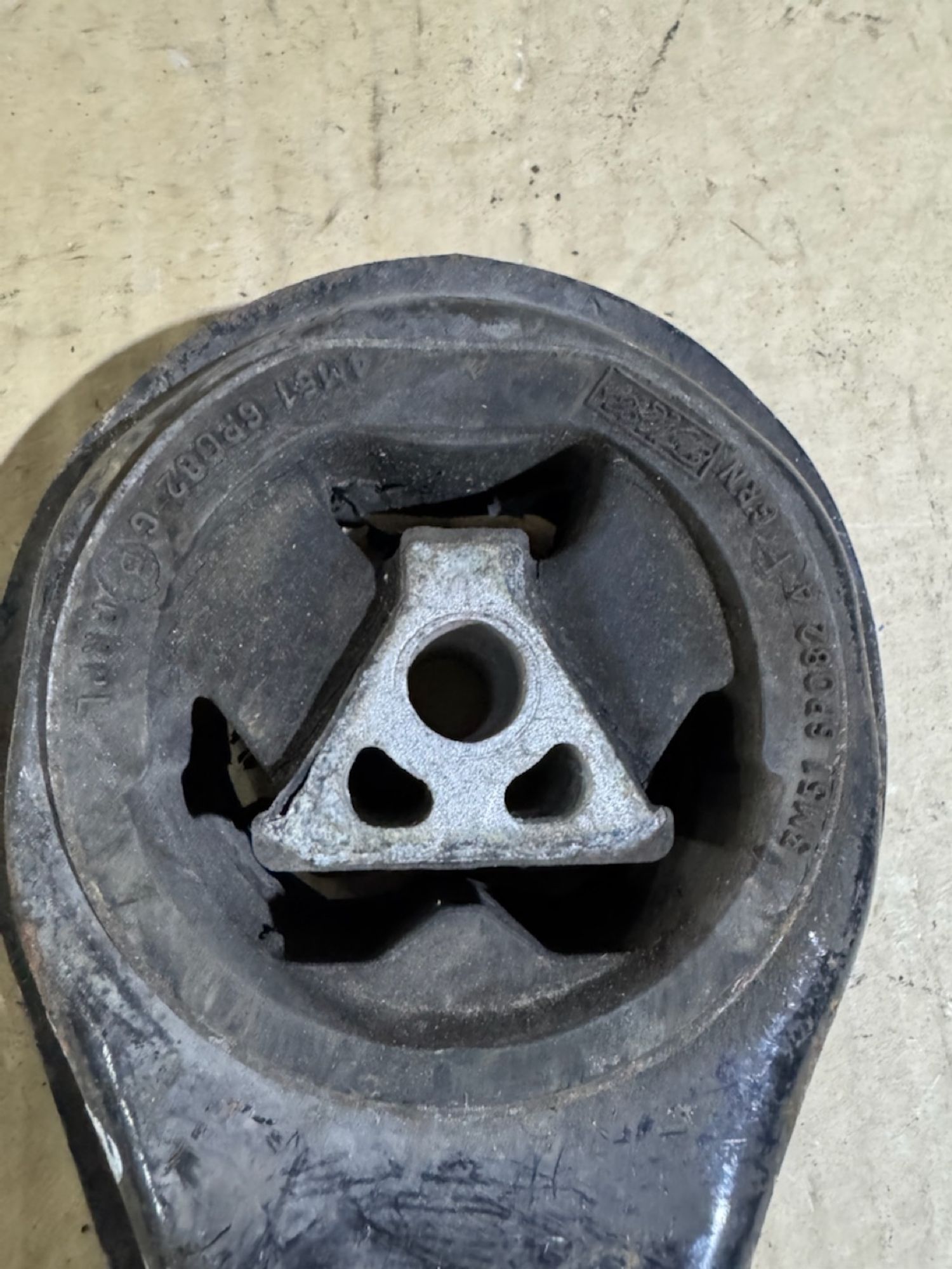https://ycs.partsauto.market/partsauto-images/thmbs/userImages/a486c87f8955b6e25f9185efee619899/part/359078ae-f123-47fa-a37d-769c03232e58_1786353680898.jpg