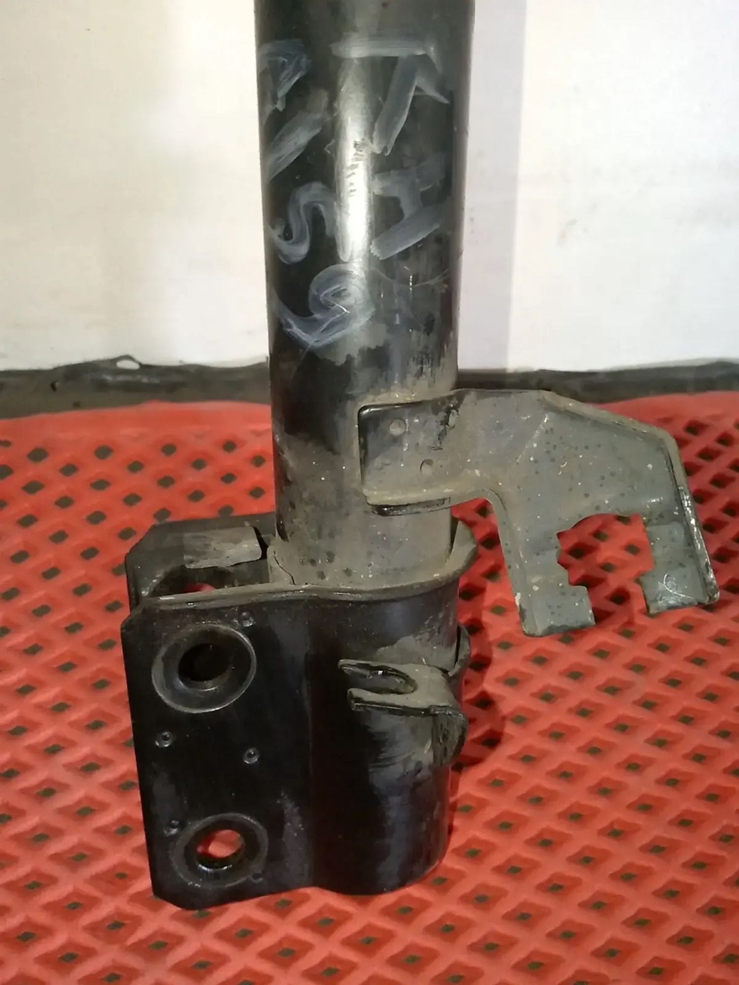 https://ycs.partsauto.market/partsauto-images/thmbs/userImages/a486c87f8955b6e25f9185efee619899/part/3688bdb1-f67b-495a-b5a3-c7cda7aa0a1d_1779793378155.jpg