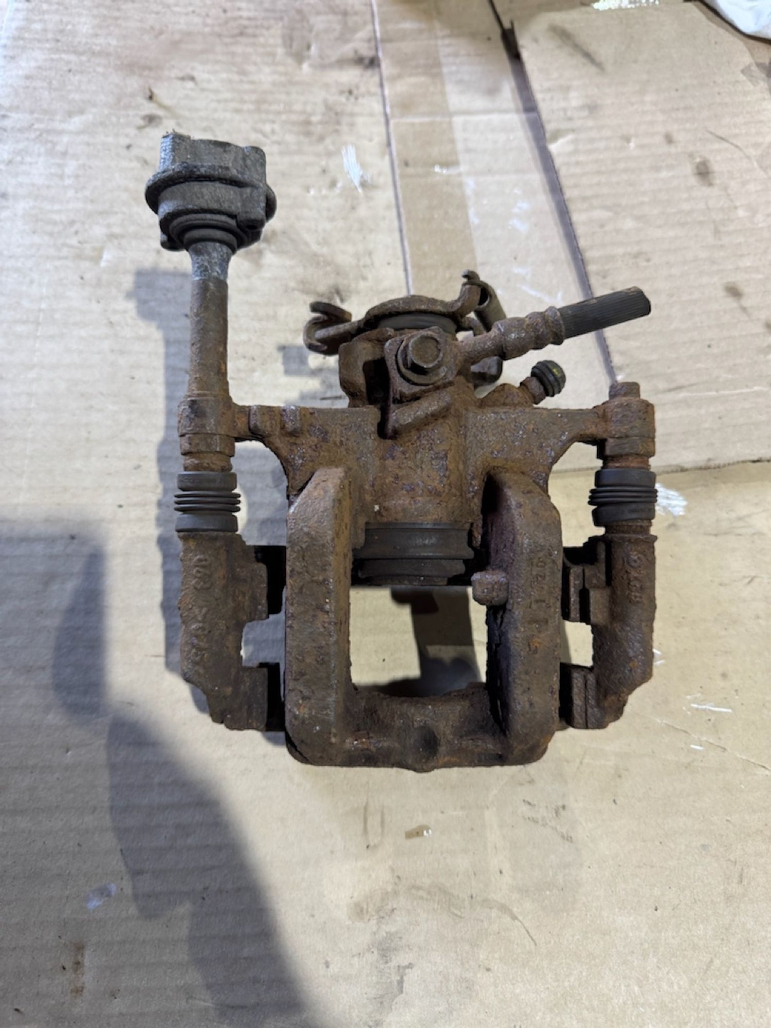 https://ycs.partsauto.market/partsauto-images/thmbs/userImages/a486c87f8955b6e25f9185efee619899/part/37ff1926-9a9f-4866-a60a-00581976b30a_1782850591103.jpg
