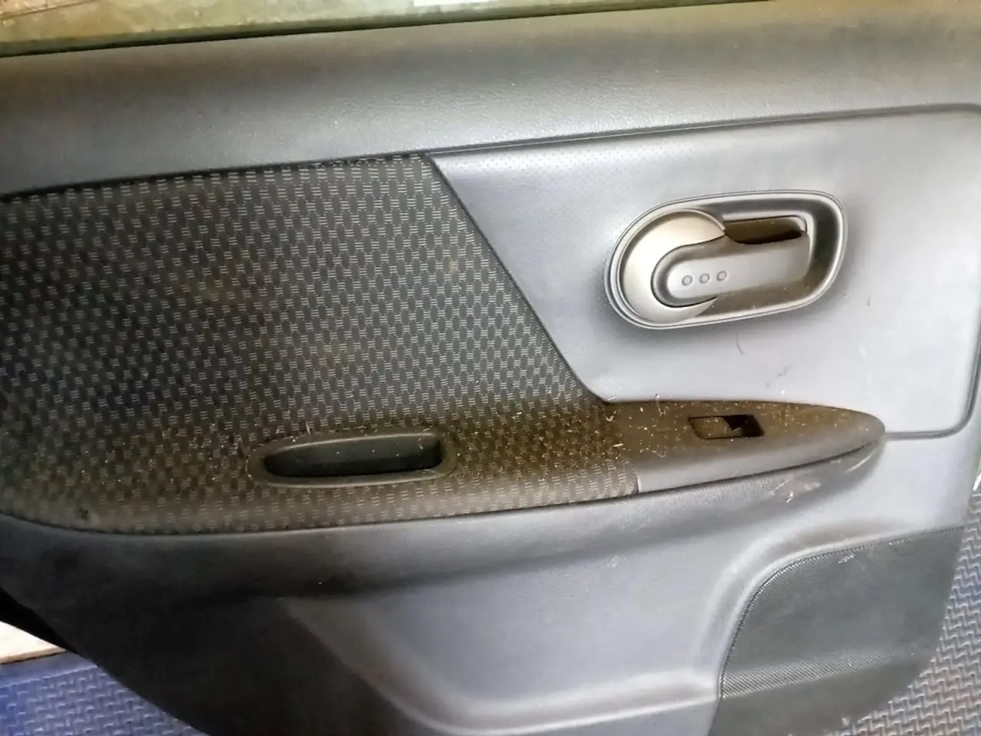 https://ycs.partsauto.market/partsauto-images/thmbs/userImages/a486c87f8955b6e25f9185efee619899/part/3b2355fe-355b-48bf-a6f9-10737009e439_1787138883896.jpg