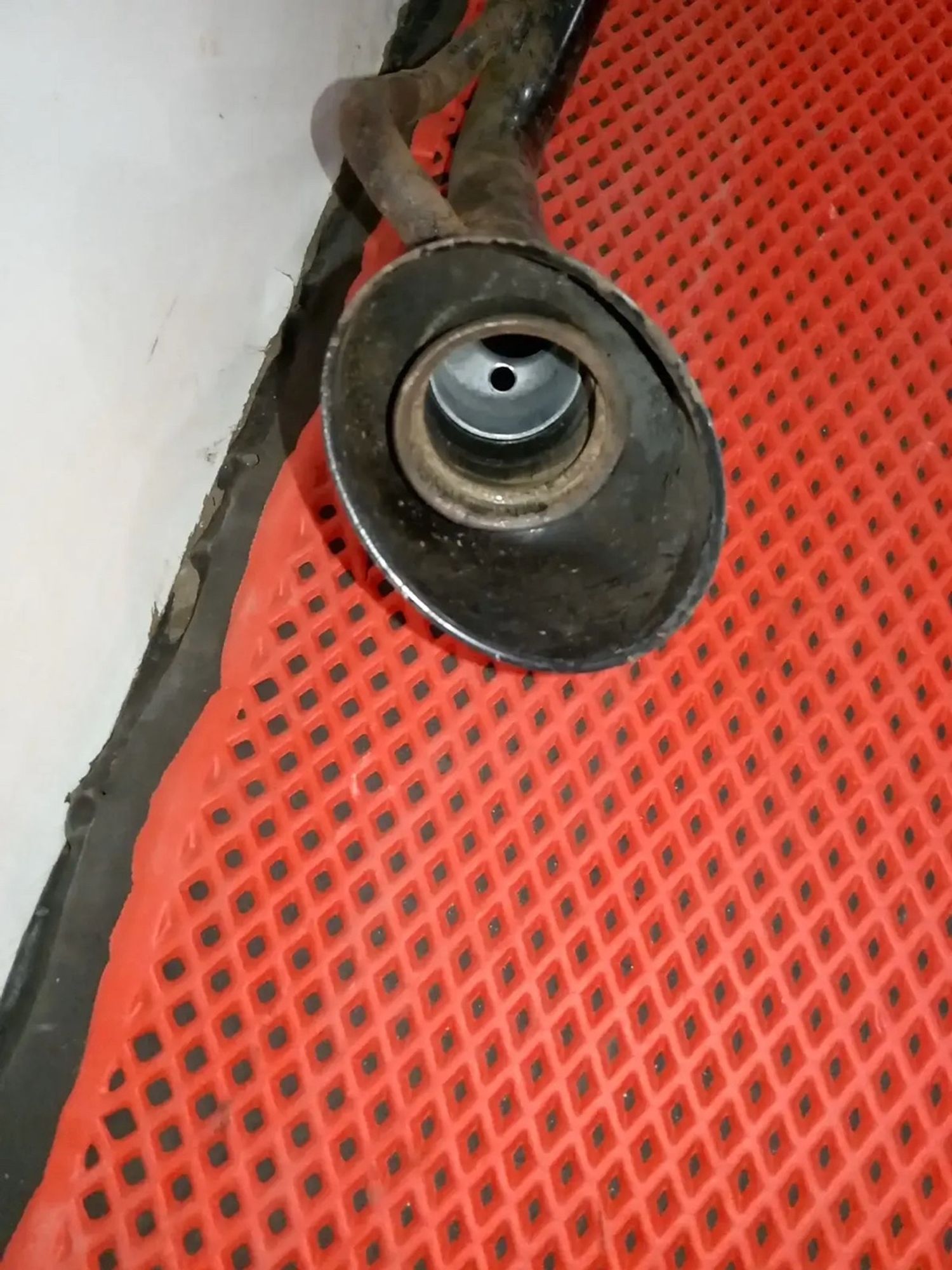 https://ycs.partsauto.market/partsauto-images/thmbs/userImages/a486c87f8955b6e25f9185efee619899/part/40fb618b-c6c0-4832-be97-1e4832e8b87f_1779344231602.jpg