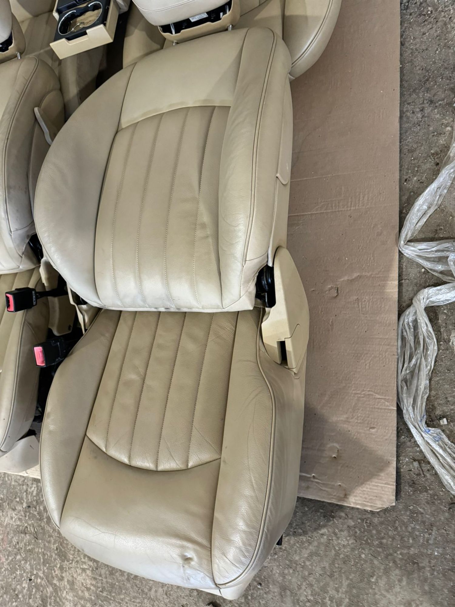 https://ycs.partsauto.market/partsauto-images/thmbs/userImages/a486c87f8955b6e25f9185efee619899/part/42873cec-a9e1-4139-8ad1-8aa6ccd3d266_1784115745752.jpg