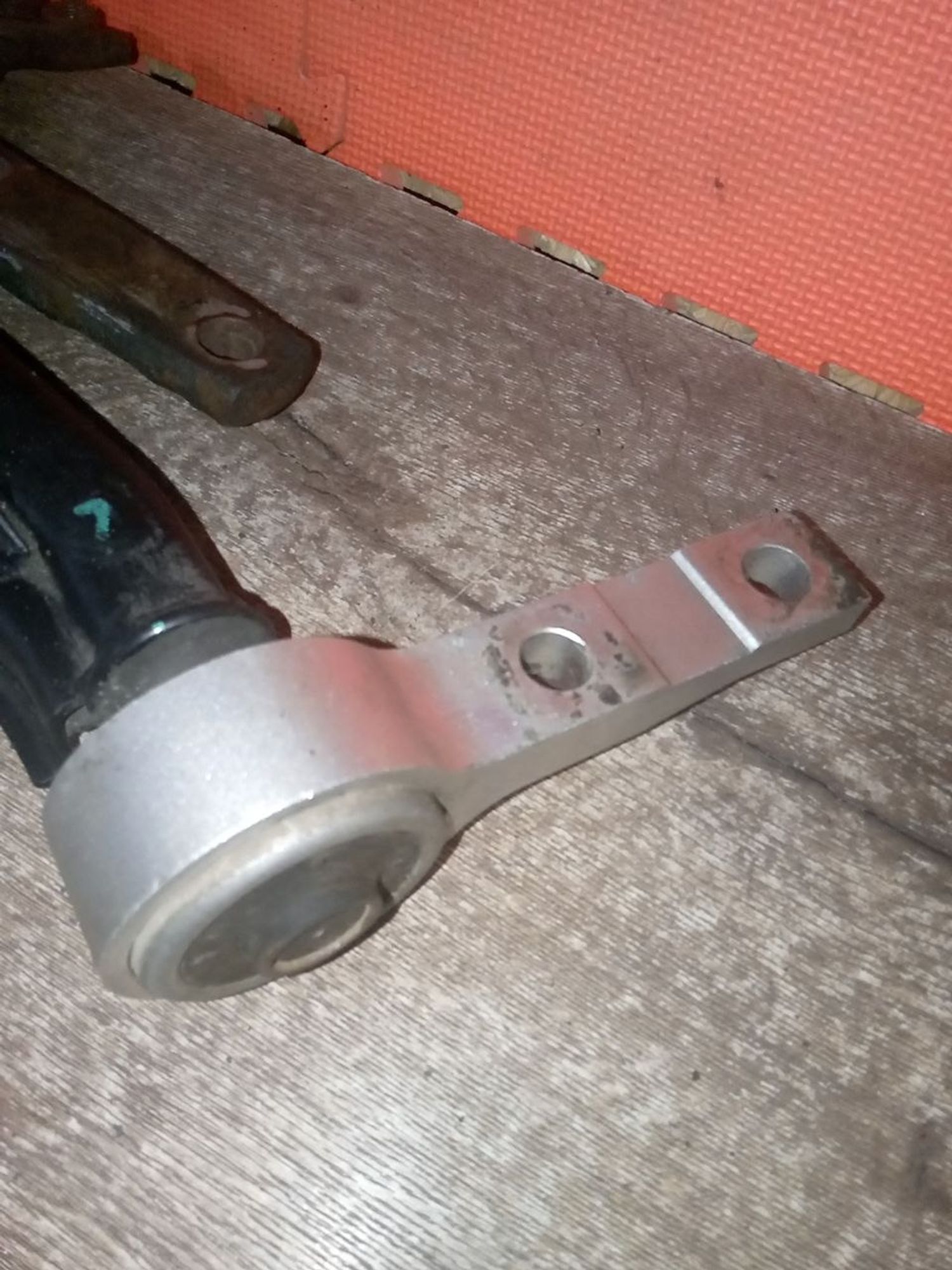 https://ycs.partsauto.market/partsauto-images/thmbs/userImages/a486c87f8955b6e25f9185efee619899/part/4493846f-5cb7-4a1f-a0a9-c5ef1cee27e0_1775917567061.jpg