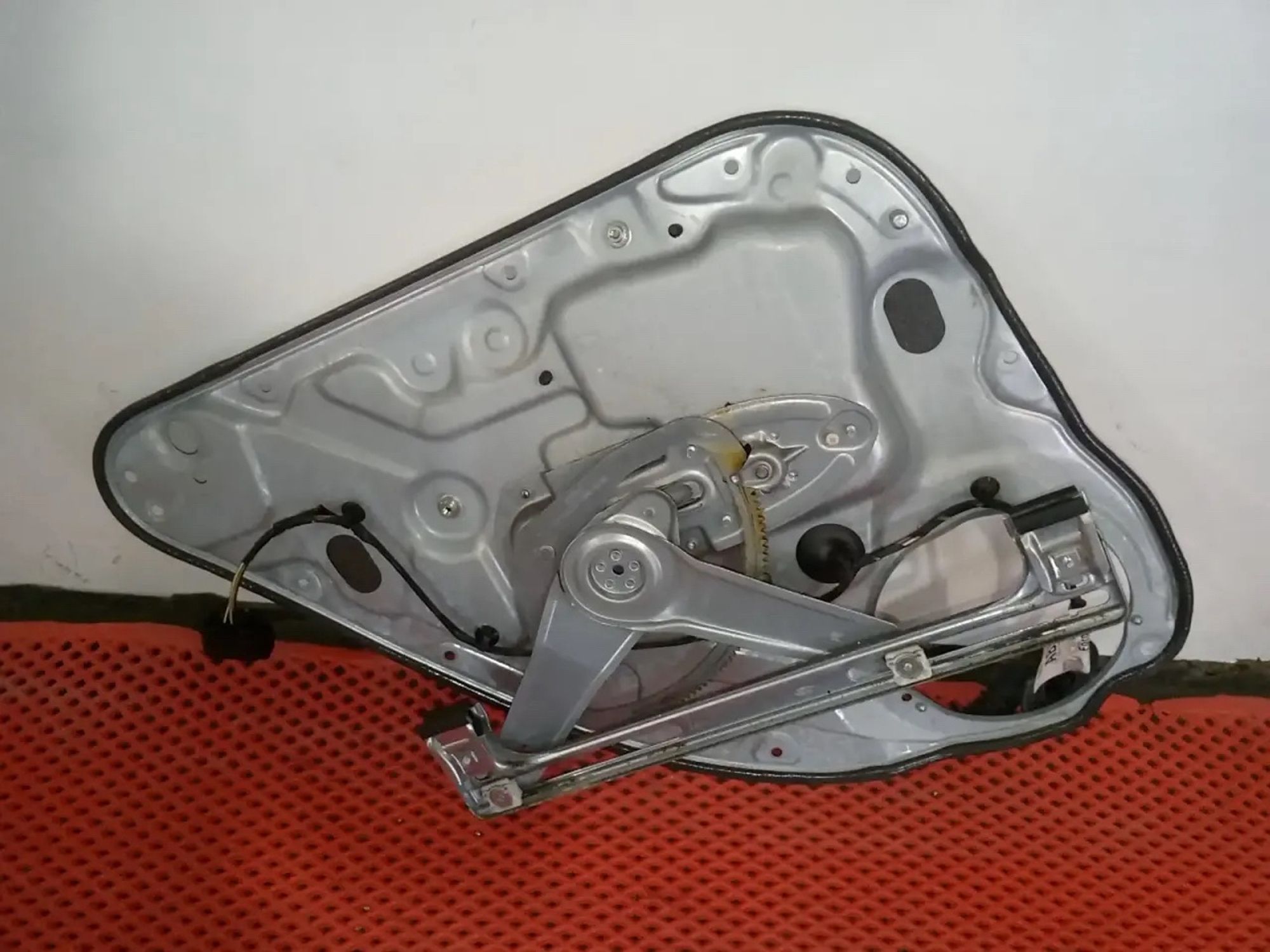 https://ycs.partsauto.market/partsauto-images/thmbs/userImages/a486c87f8955b6e25f9185efee619899/part/4fde0c5d-1e3d-421f-babf-e5b3d6e95d3f_1778653188923.jpg