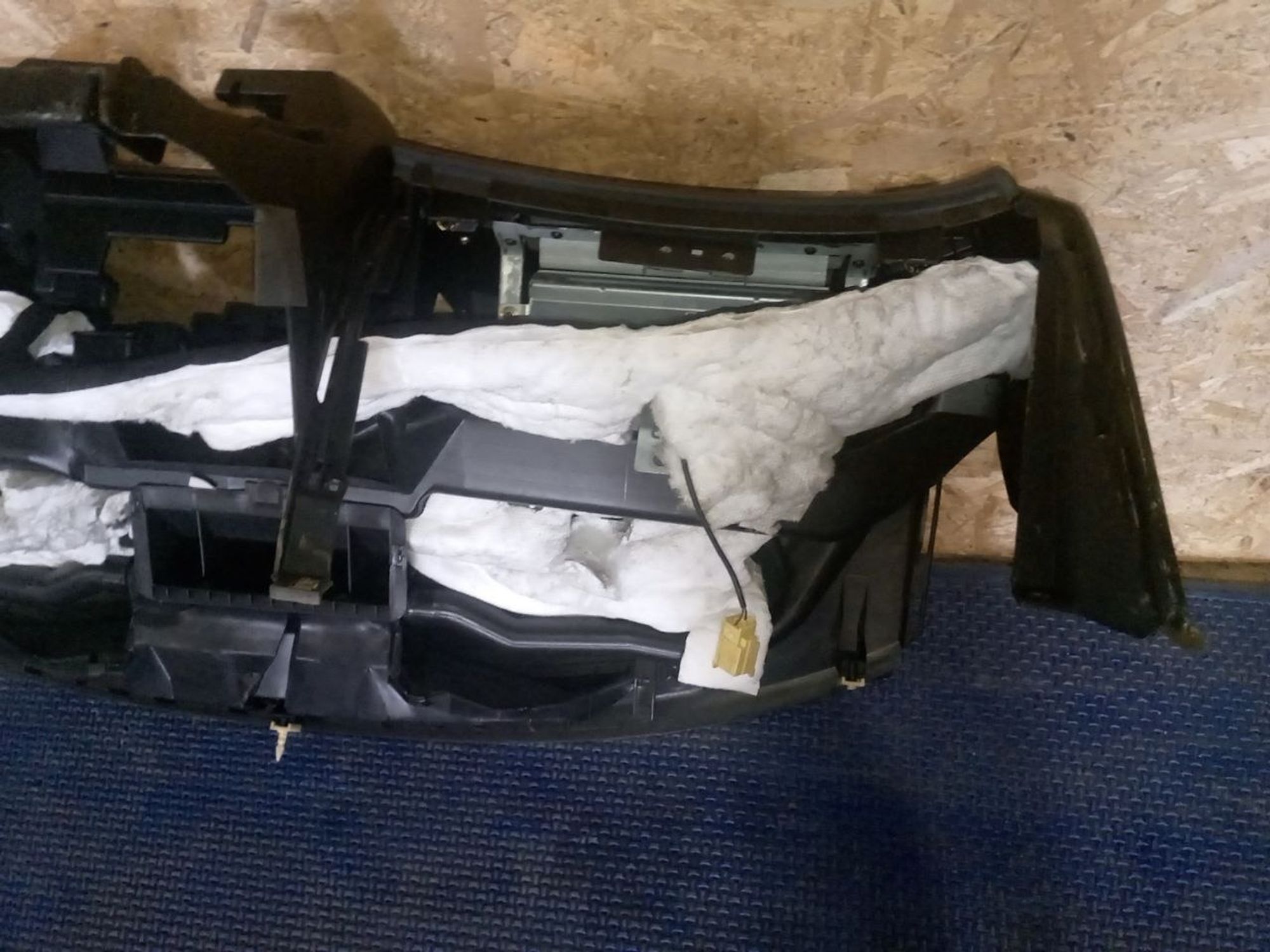 https://ycs.partsauto.market/partsauto-images/thmbs/userImages/a486c87f8955b6e25f9185efee619899/part/51662579-280b-4207-8269-ed9ee481610d_1775856303603.jpg