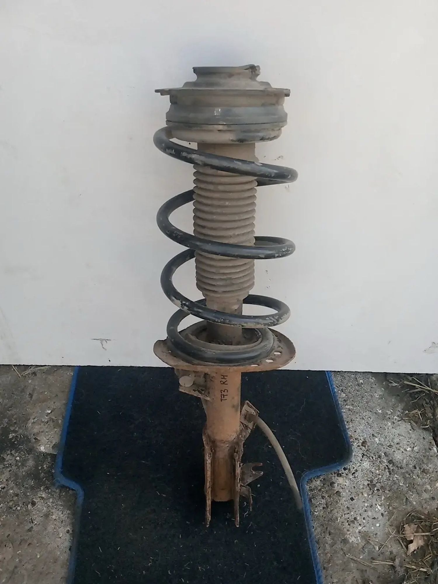 https://ycs.partsauto.market/partsauto-images/thmbs/userImages/a486c87f8955b6e25f9185efee619899/part/53a66e46-82e7-4298-8ff7-33d3e1d44b58_1786639982854.jpg