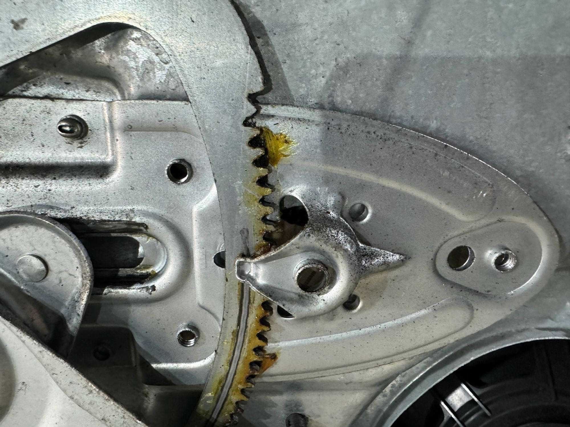 https://ycs.partsauto.market/partsauto-images/thmbs/userImages/a486c87f8955b6e25f9185efee619899/part/53e5a719-021b-4fb7-86dd-071b984ac34d_1779786476087.jpg