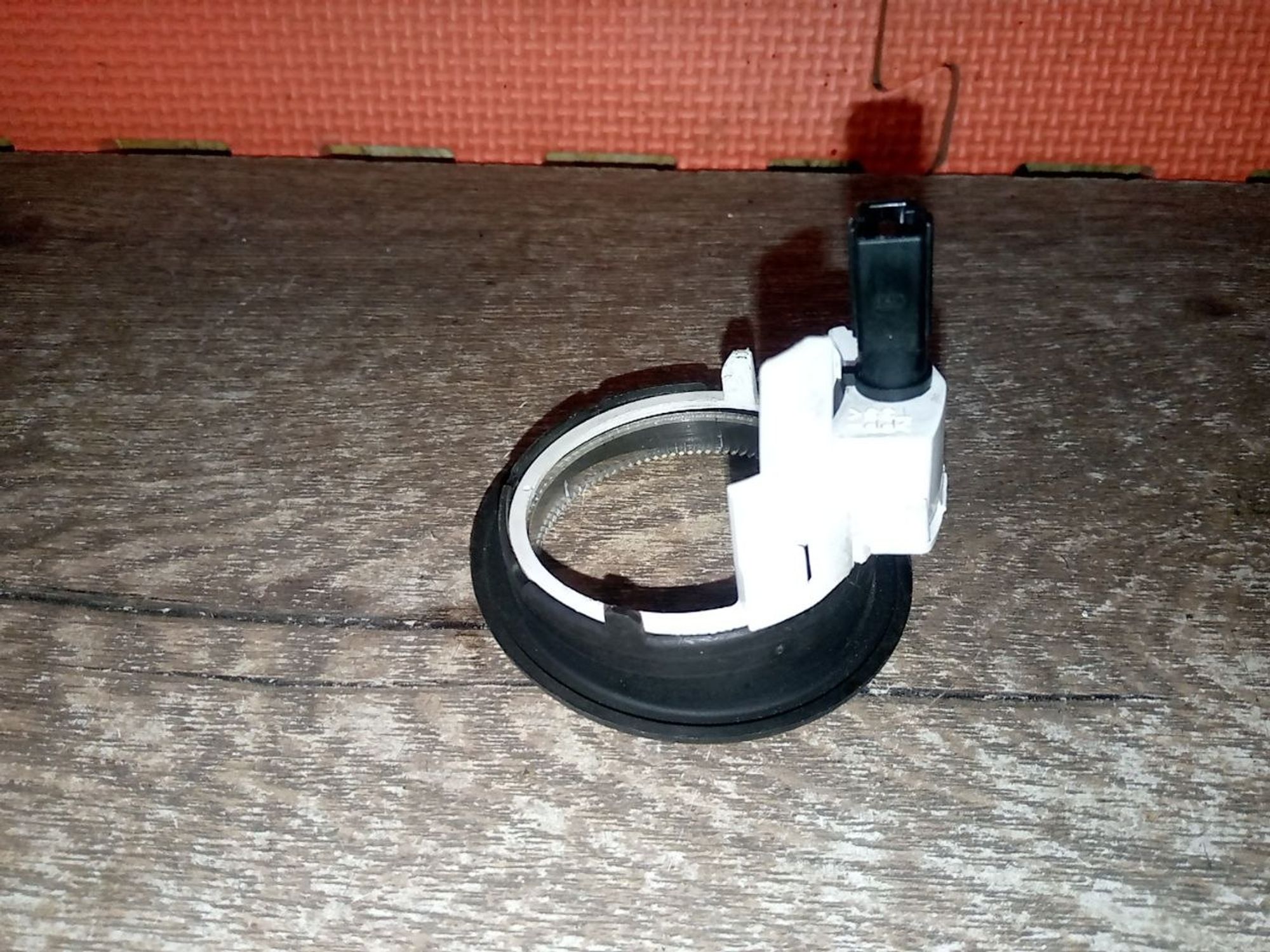 https://ycs.partsauto.market/partsauto-images/thmbs/userImages/a486c87f8955b6e25f9185efee619899/part/5780a8c8-4c86-4423-bda1-46b468a31892_1775855043479.jpg
