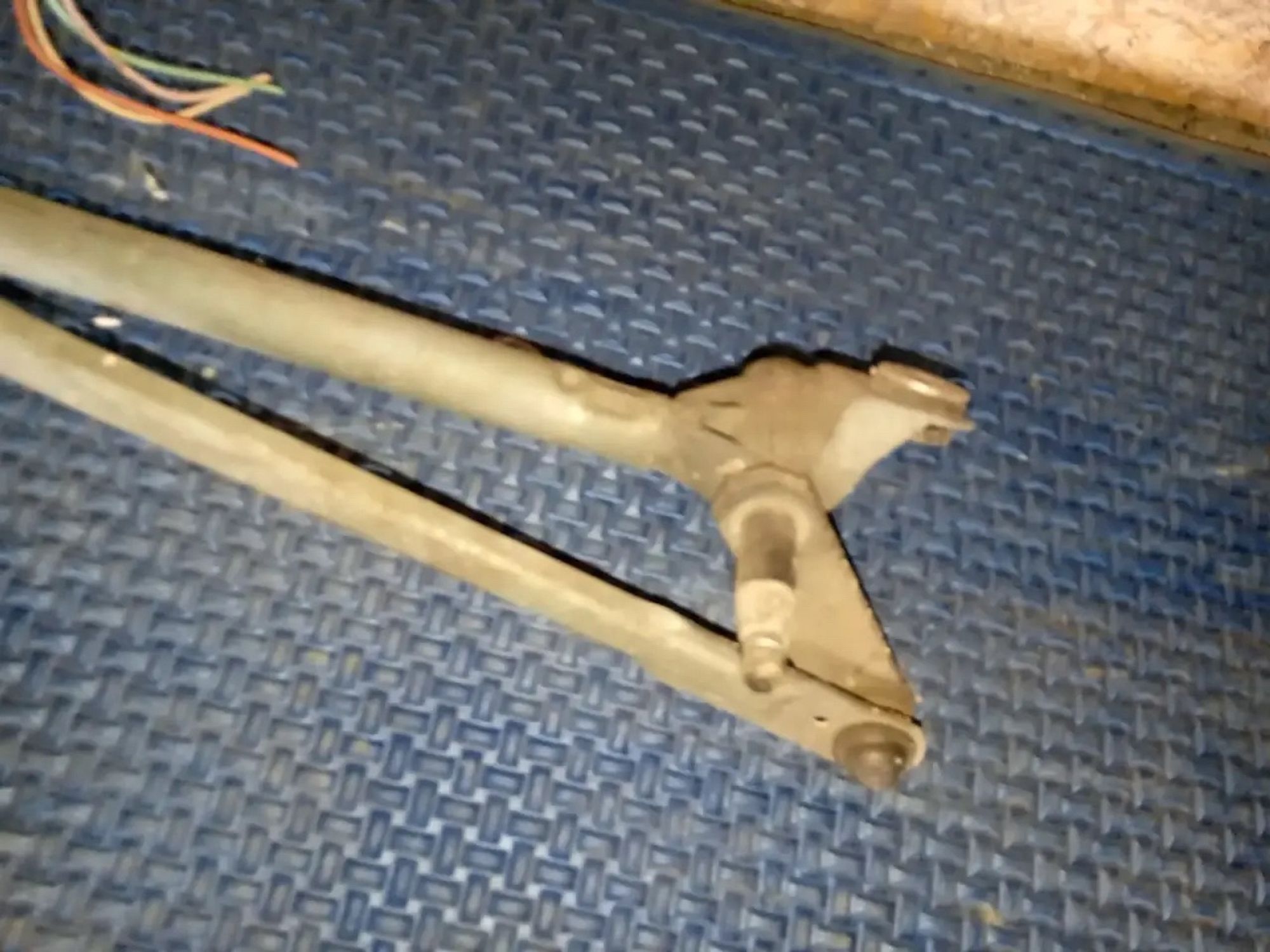 https://ycs.partsauto.market/partsauto-images/thmbs/userImages/a486c87f8955b6e25f9185efee619899/part/5c40c593-c7ee-4fe1-b3c3-c6d8ae29e0e8_1775854393566.jpg