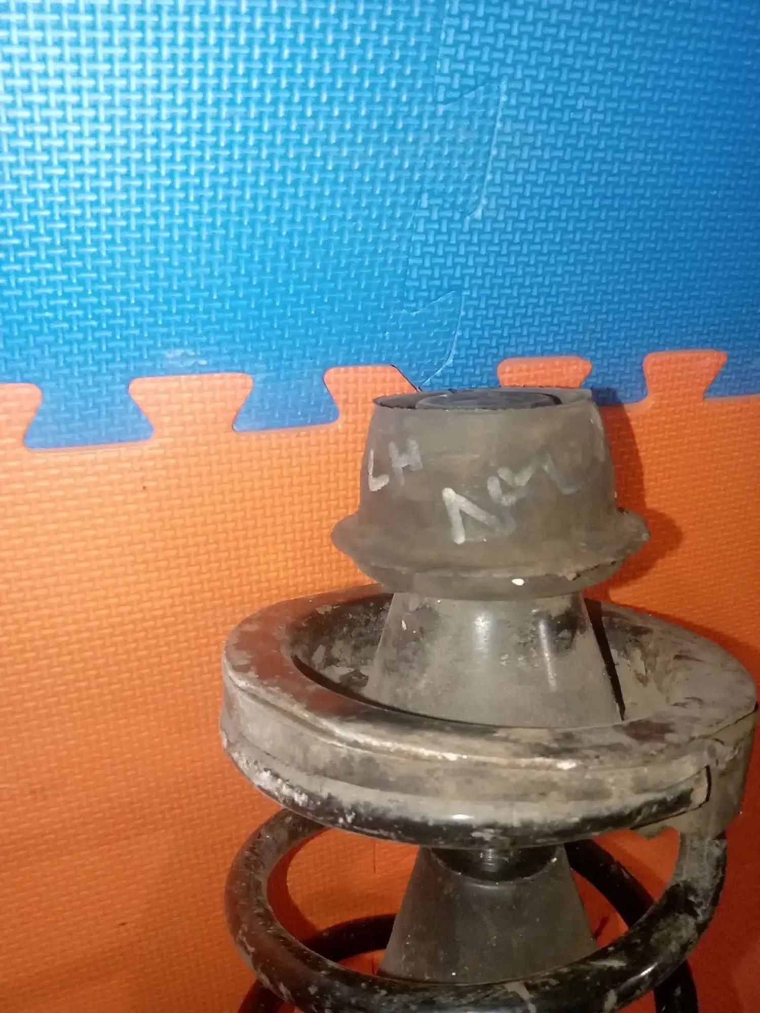 https://ycs.partsauto.market/partsauto-images/thmbs/userImages/a486c87f8955b6e25f9185efee619899/part/5d16d6e5-44c0-4149-8ca1-f233ab142afb_1776666953959.jpg
