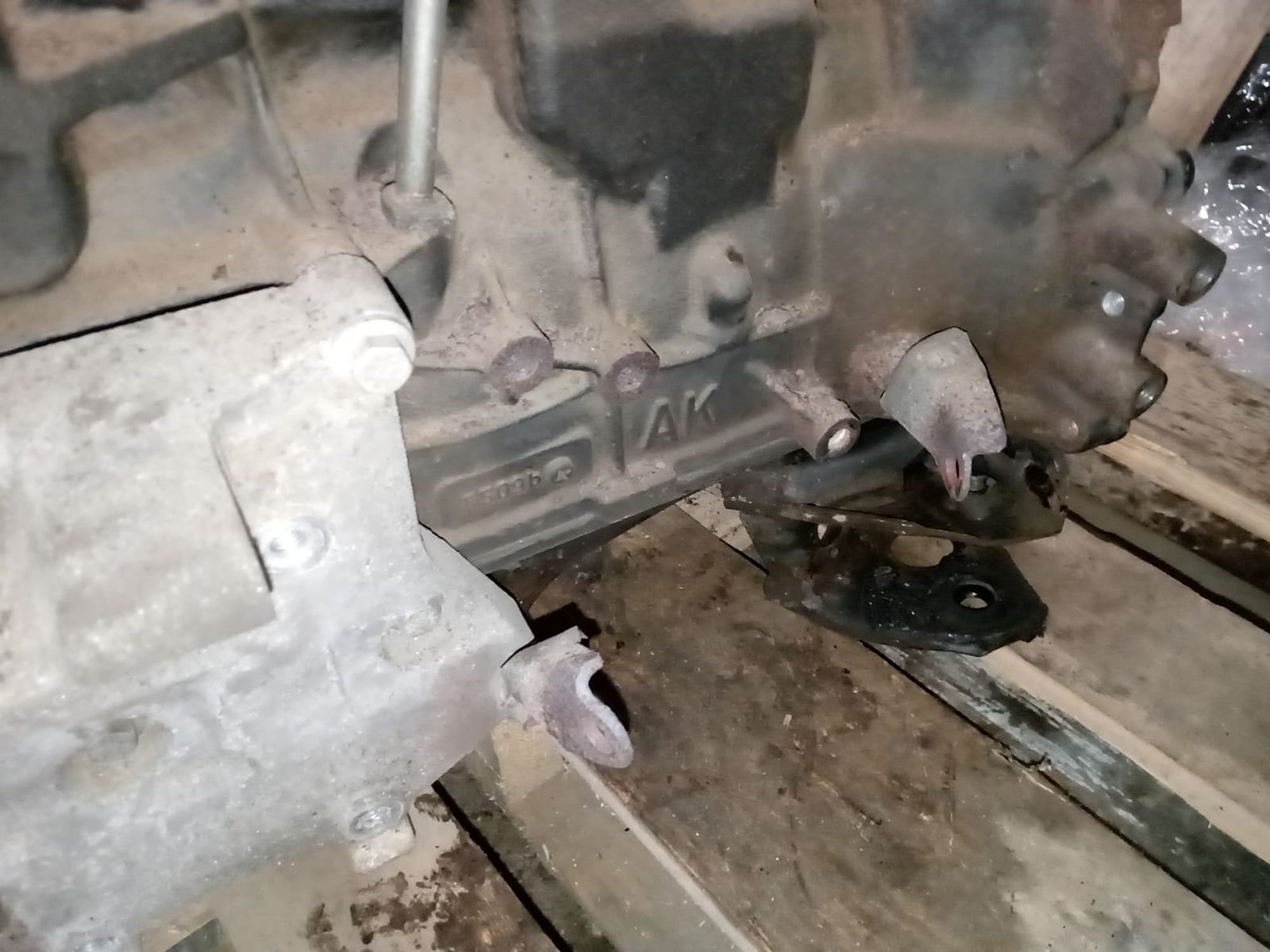 https://ycs.partsauto.market/partsauto-images/thmbs/userImages/a486c87f8955b6e25f9185efee619899/part/5e497877-28c2-49fd-bde3-3cebbb47af2d_1783766808823.jpg