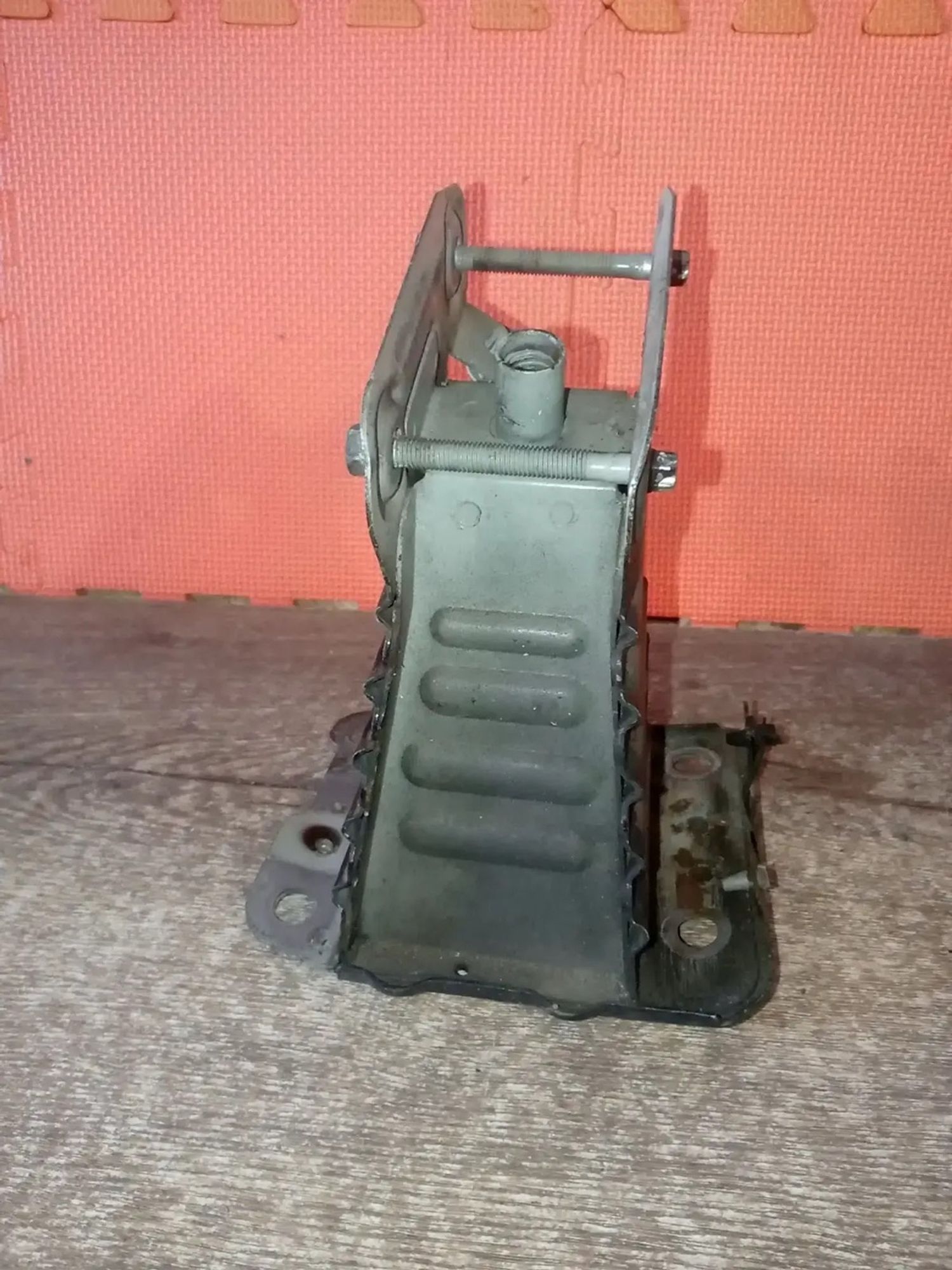 https://ycs.partsauto.market/partsauto-images/thmbs/userImages/a486c87f8955b6e25f9185efee619899/part/6079c6ee-87f6-43e7-ba4f-43f004ed0919_1775855465063.jpg