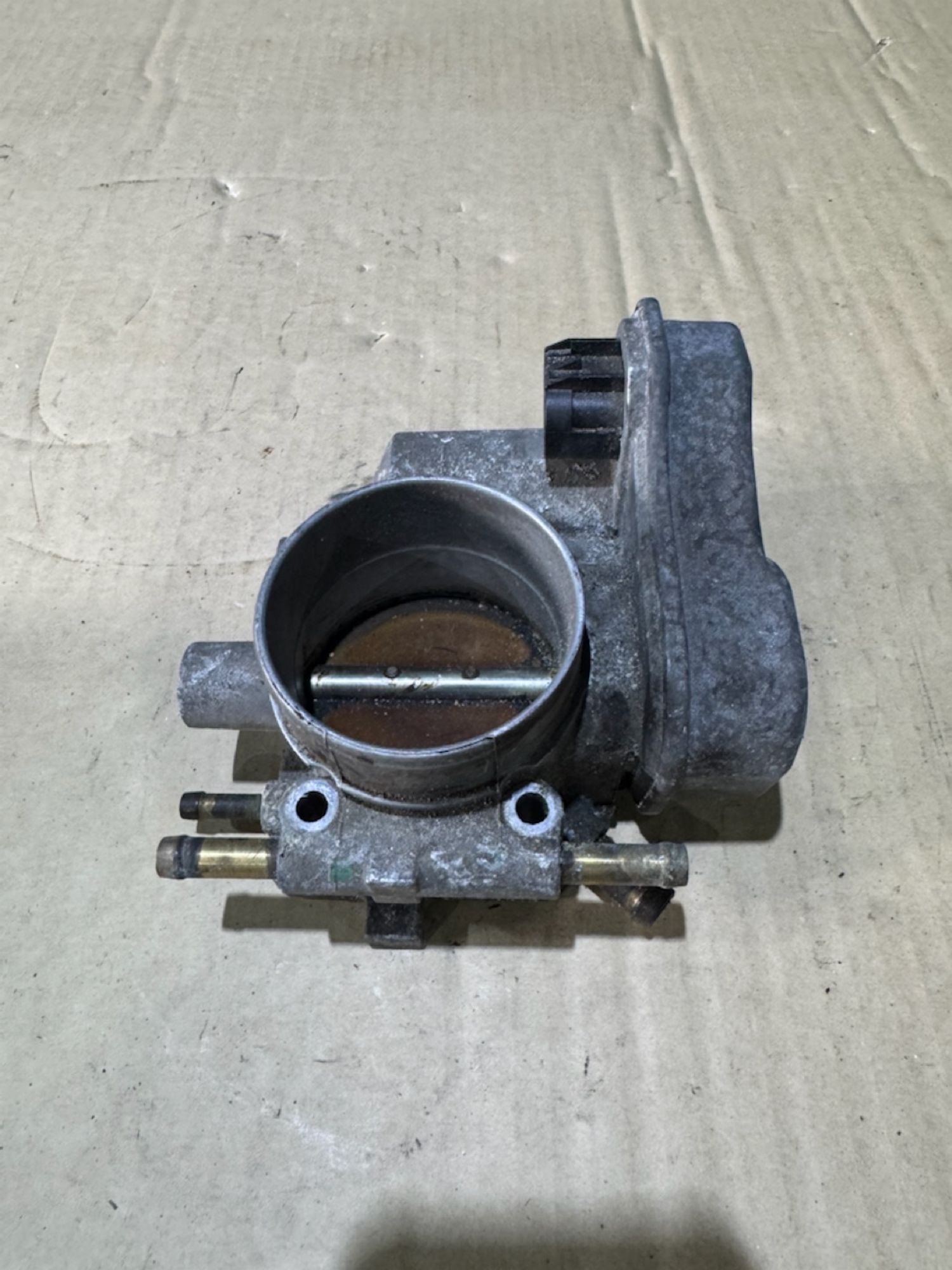 https://ycs.partsauto.market/partsauto-images/thmbs/userImages/a486c87f8955b6e25f9185efee619899/part/645081b8-def9-4c70-89bc-60ff7492f94a_1783370578645.jpg