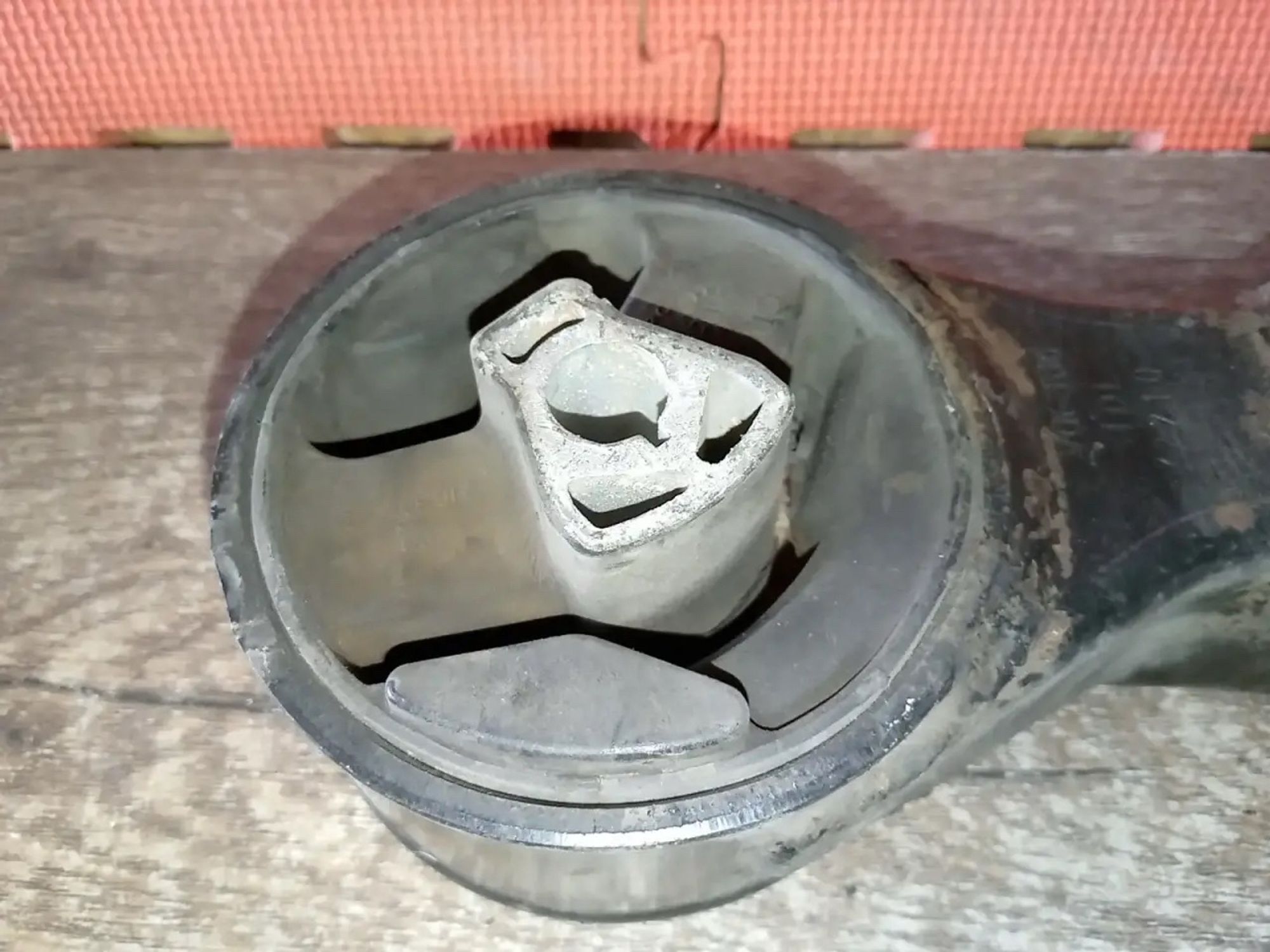 https://ycs.partsauto.market/partsauto-images/thmbs/userImages/a486c87f8955b6e25f9185efee619899/part/653b8952-3d3a-4e94-84a6-c8637405467f_1786653286308.jpg
