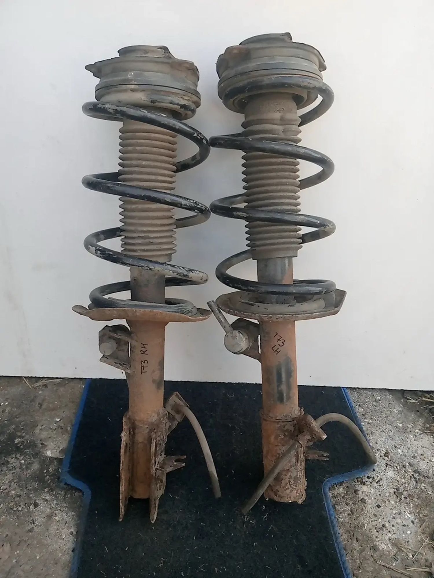https://ycs.partsauto.market/partsauto-images/thmbs/userImages/a486c87f8955b6e25f9185efee619899/part/6b4de9d4-3897-461f-bbda-e12c186ecb4c_1786639981740.jpg