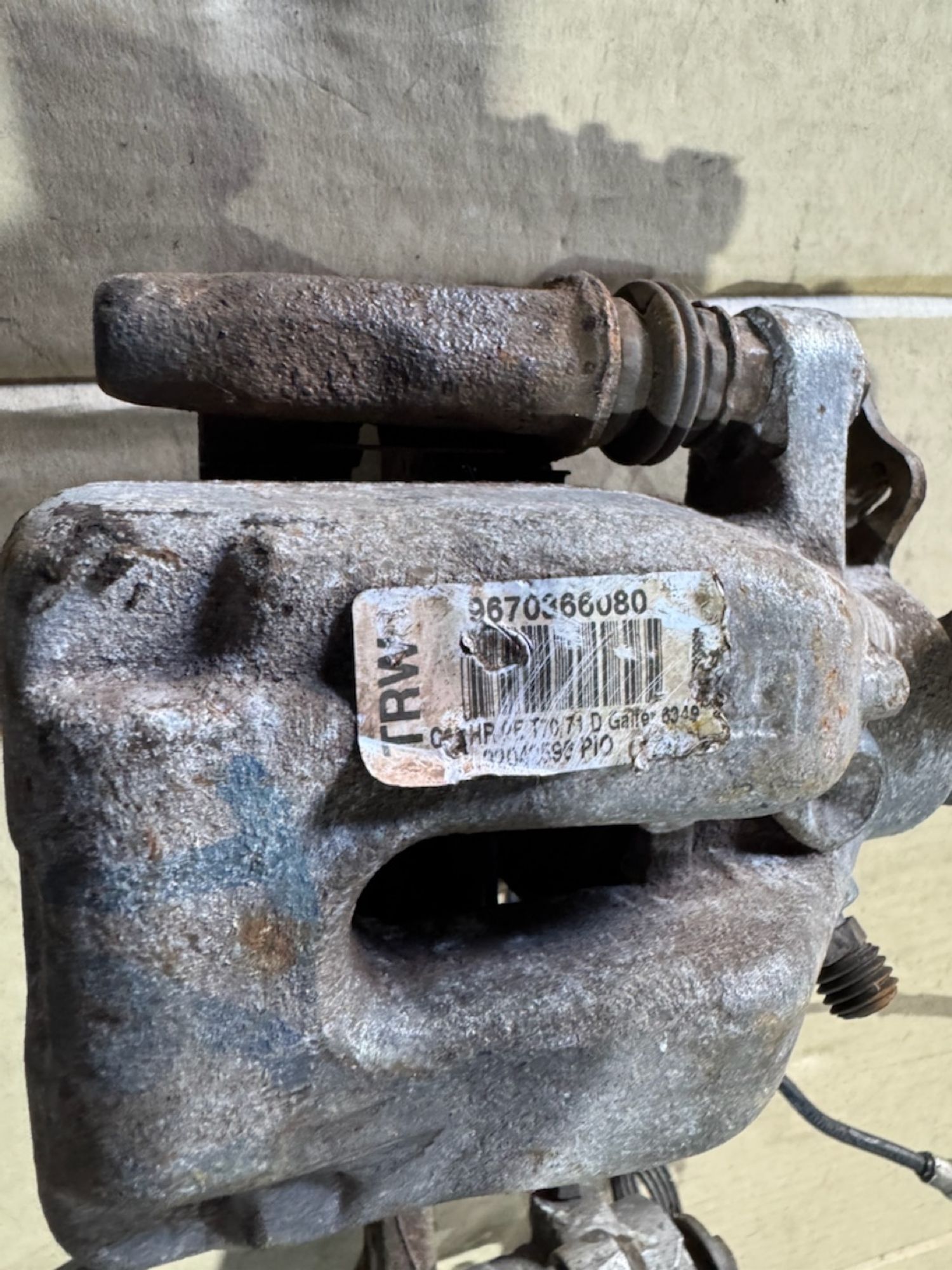 https://ycs.partsauto.market/partsauto-images/thmbs/userImages/a486c87f8955b6e25f9185efee619899/part/6d59f130-4262-4834-9607-cb3086b79771_1782851453372.jpg
