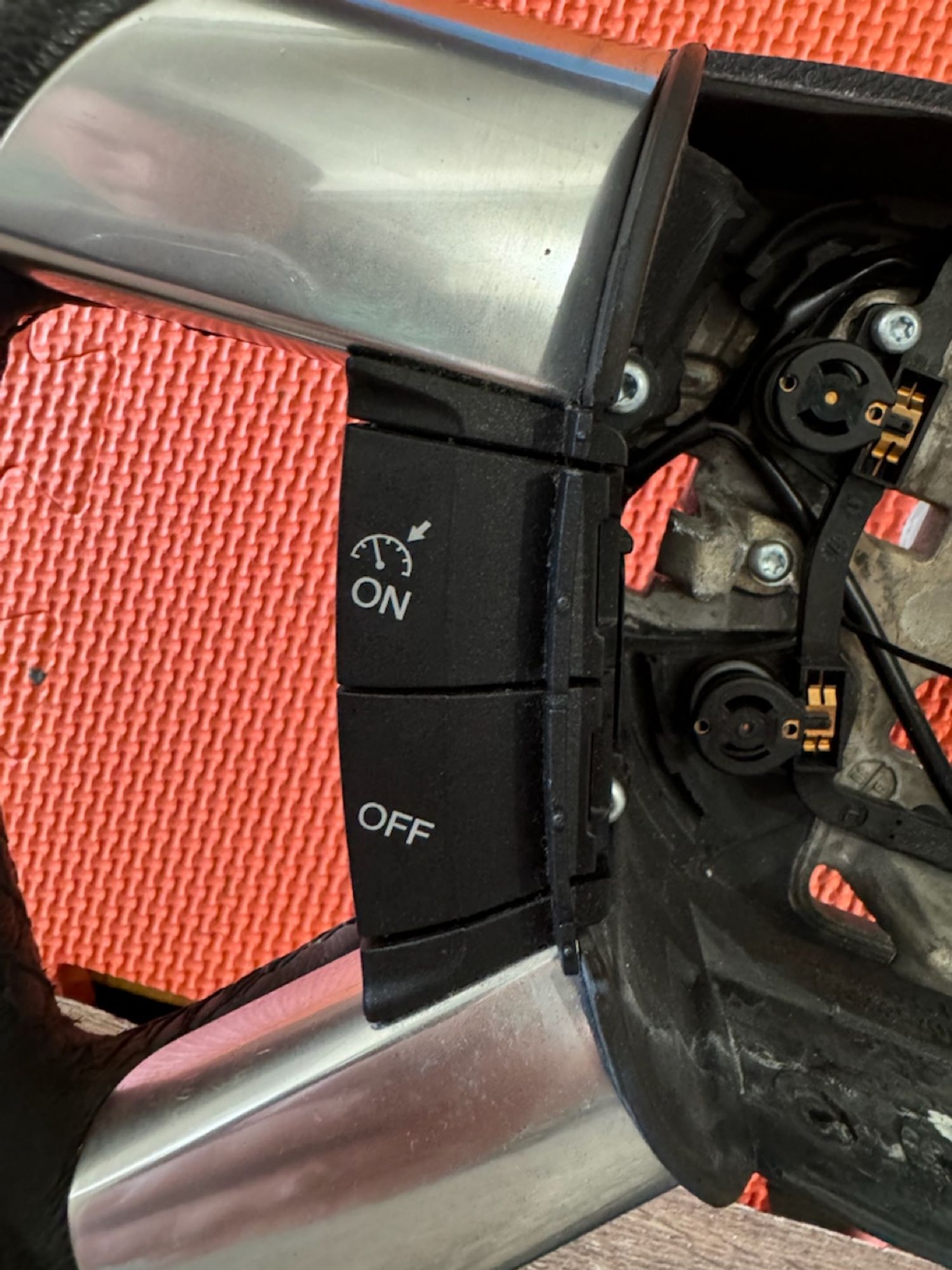 https://ycs.partsauto.market/partsauto-images/thmbs/userImages/a486c87f8955b6e25f9185efee619899/part/71439de9-32fa-46f1-9b81-e1bdd61b1d8d_1779051661365.jpg