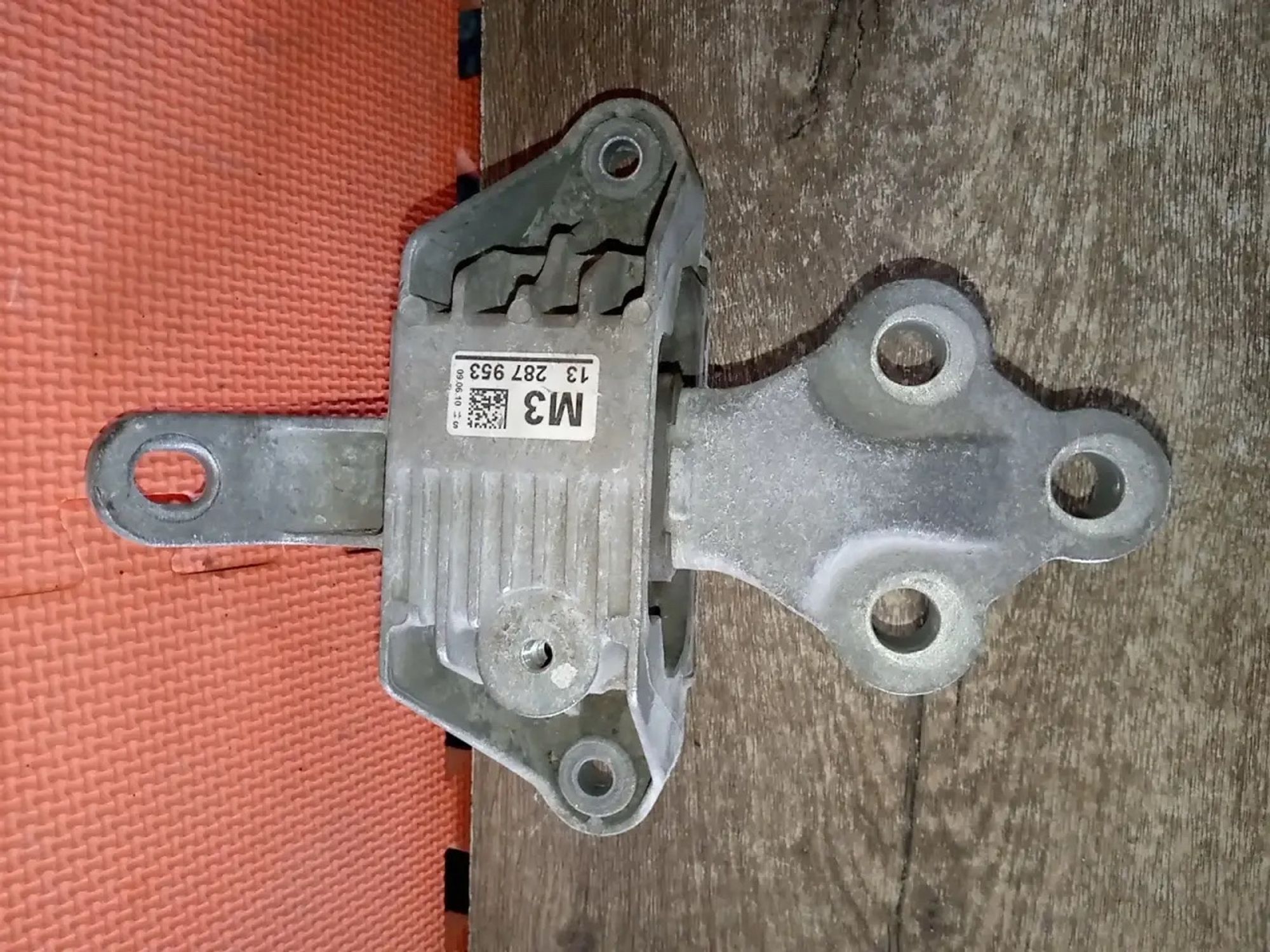 https://ycs.partsauto.market/partsauto-images/thmbs/userImages/a486c87f8955b6e25f9185efee619899/part/72b24f4d-98b9-4680-a955-5783bc48919e_1786652916082.jpg