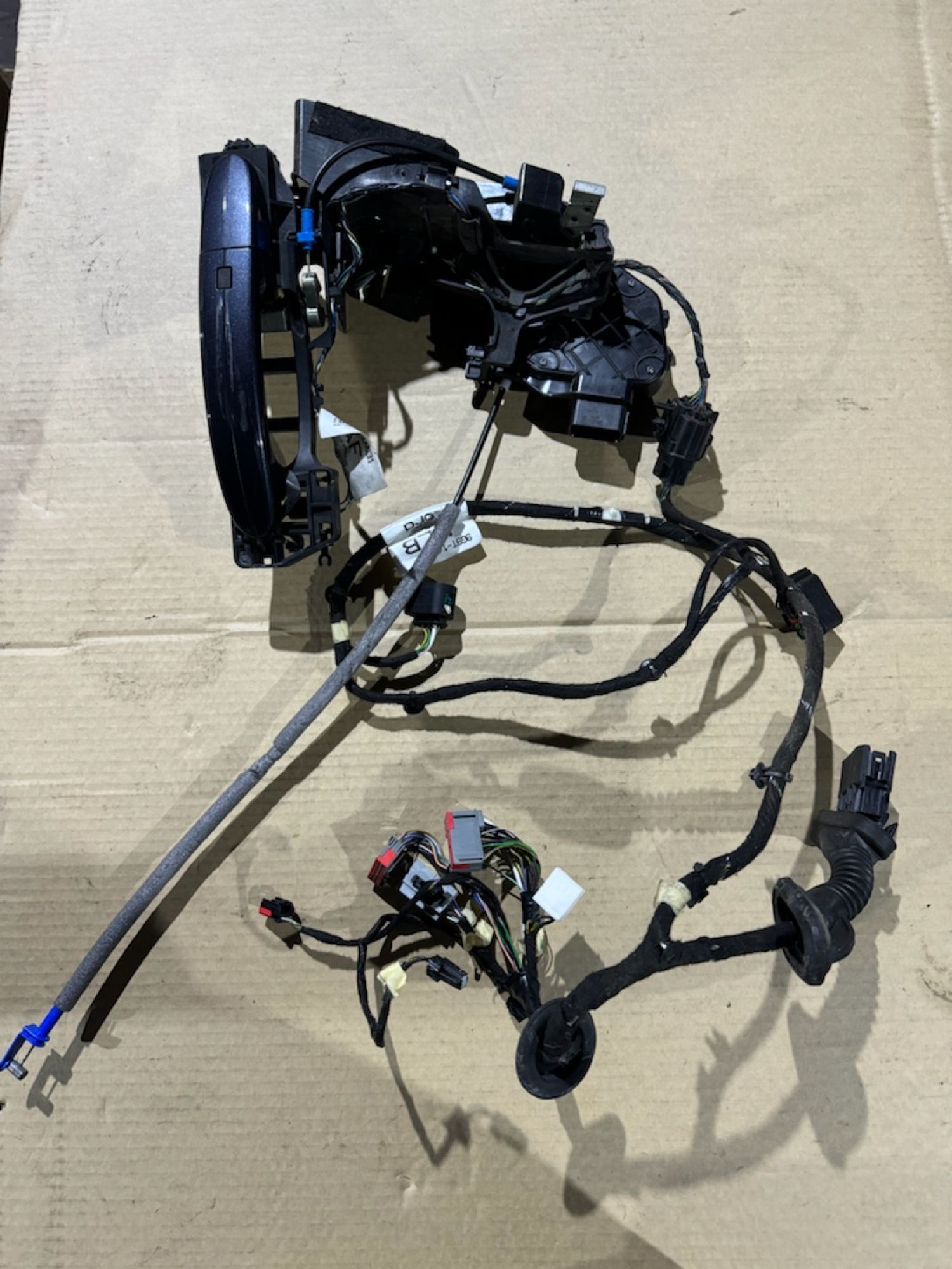 https://ycs.partsauto.market/partsauto-images/thmbs/userImages/a486c87f8955b6e25f9185efee619899/part/75d7f7b9-2565-4339-afaa-01a96f500f50_1778190048614.jpg