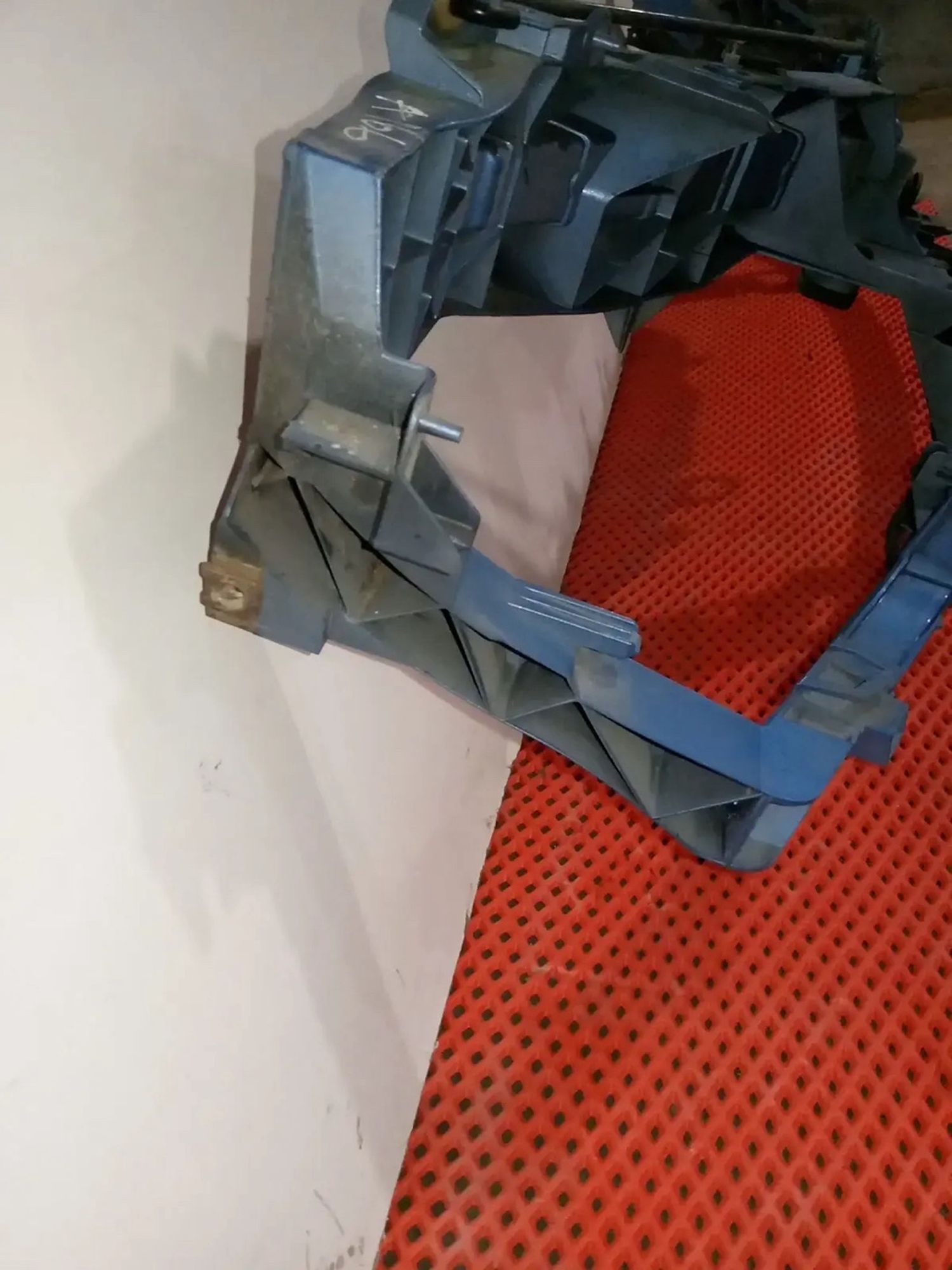 https://ycs.partsauto.market/partsauto-images/thmbs/userImages/a486c87f8955b6e25f9185efee619899/part/77d4b15f-5b8d-417d-9dba-6cdf22375932_1778605895864.jpg