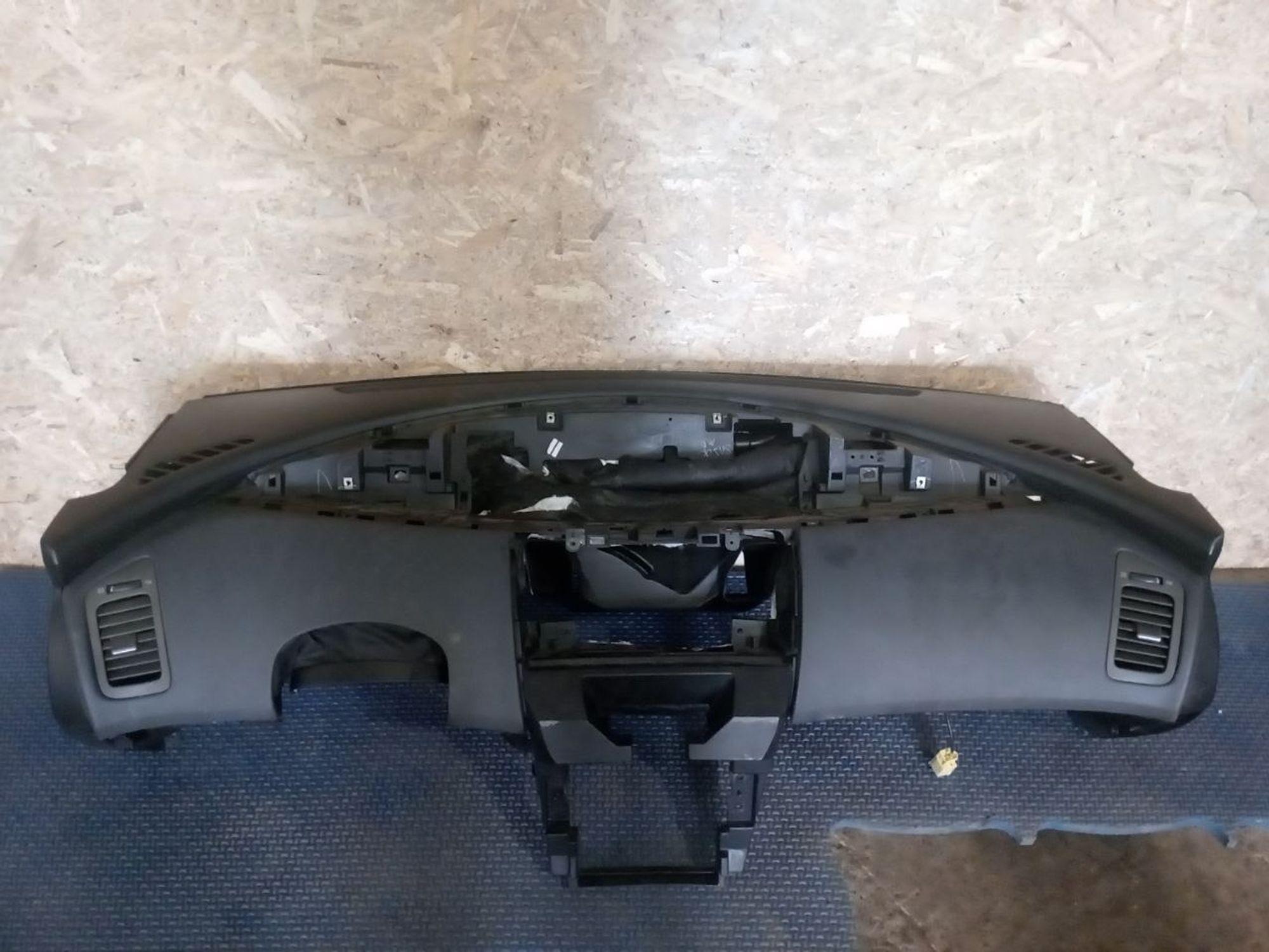 https://ycs.partsauto.market/partsauto-images/thmbs/userImages/a486c87f8955b6e25f9185efee619899/part/78f37fa3-3813-4250-a8e0-566b1fc28716_1775856300263.jpg