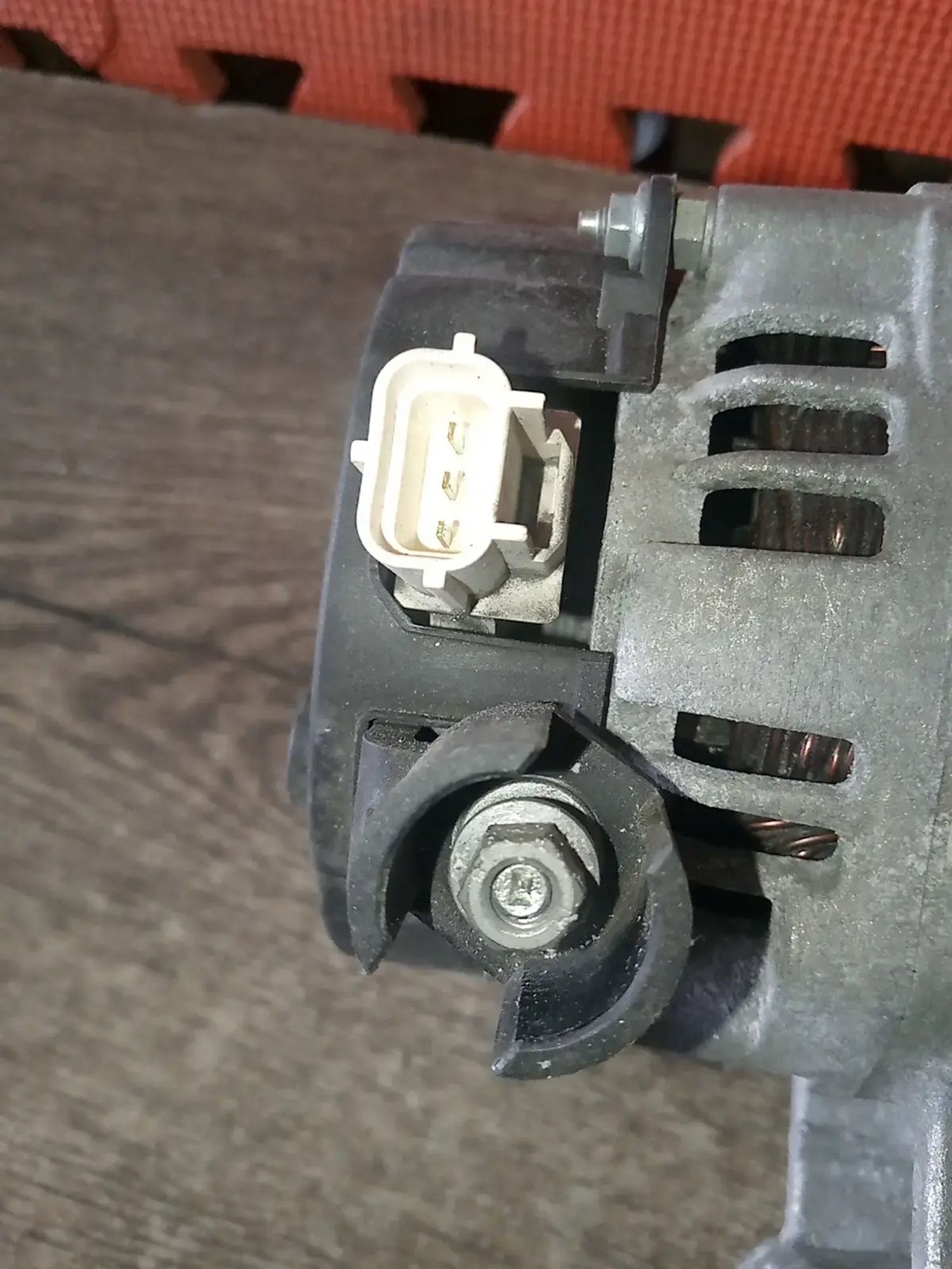 https://ycs.partsauto.market/partsauto-images/thmbs/userImages/a486c87f8955b6e25f9185efee619899/part/7c63f437-7ba5-46ad-b8ca-0dc489f94cd1_1780044097426.jpg
