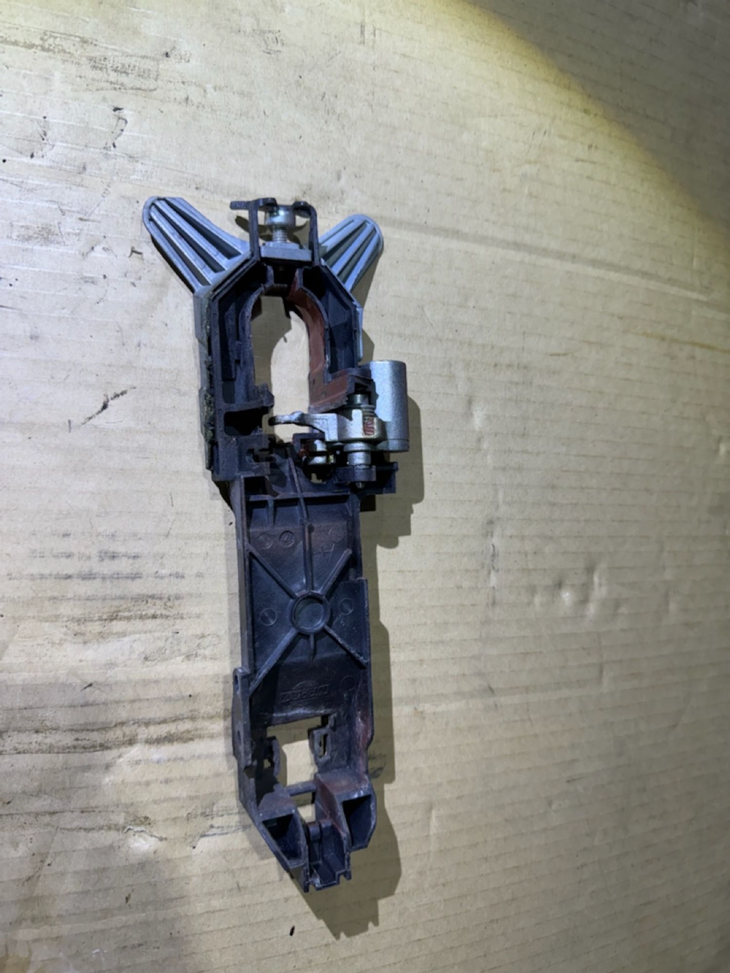 https://ycs.partsauto.market/partsauto-images/thmbs/userImages/a486c87f8955b6e25f9185efee619899/part/81833343-2f53-4312-a5d3-f315fe935f42_1775853945095.jpg